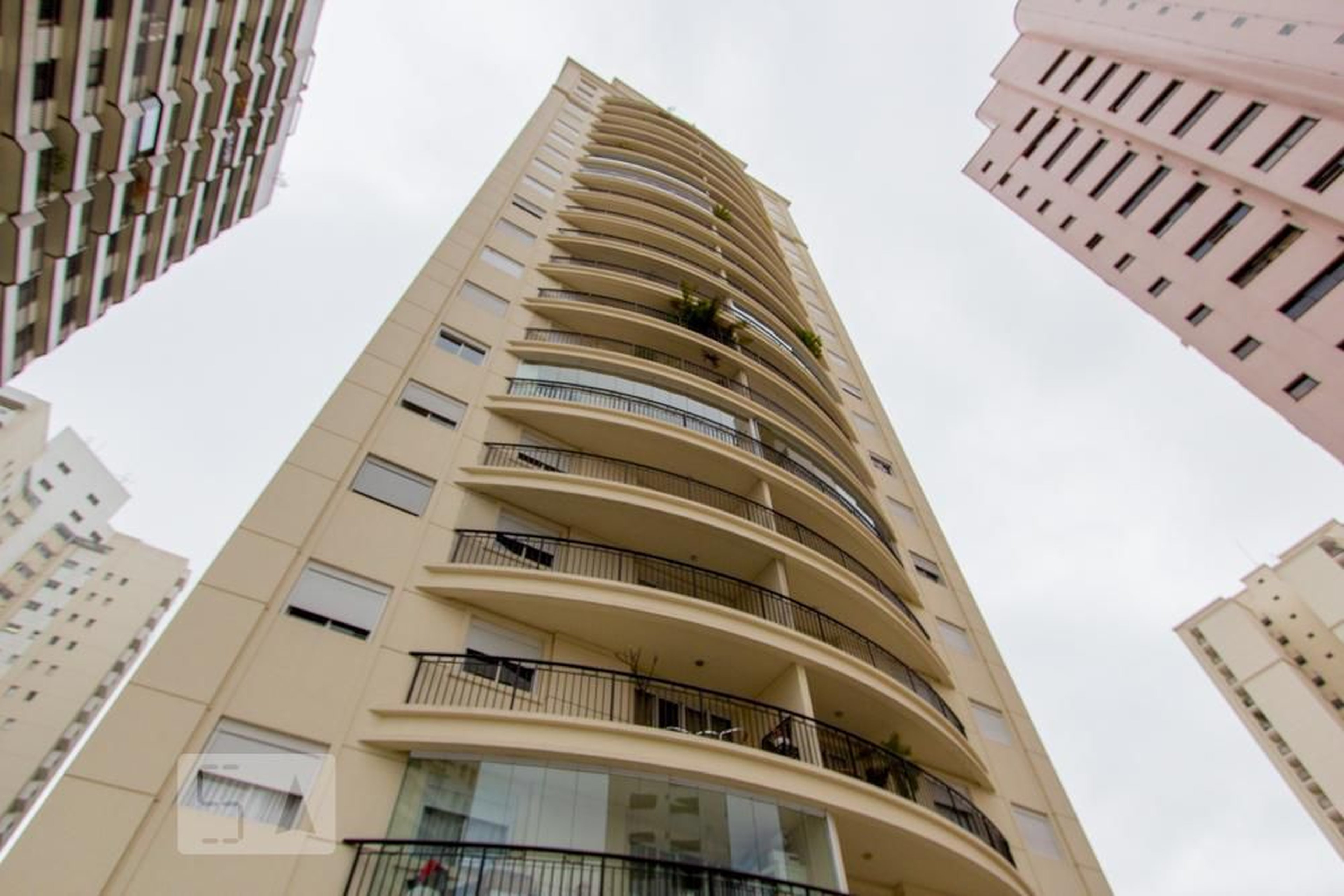 Edificio Condomínio Moderno Life