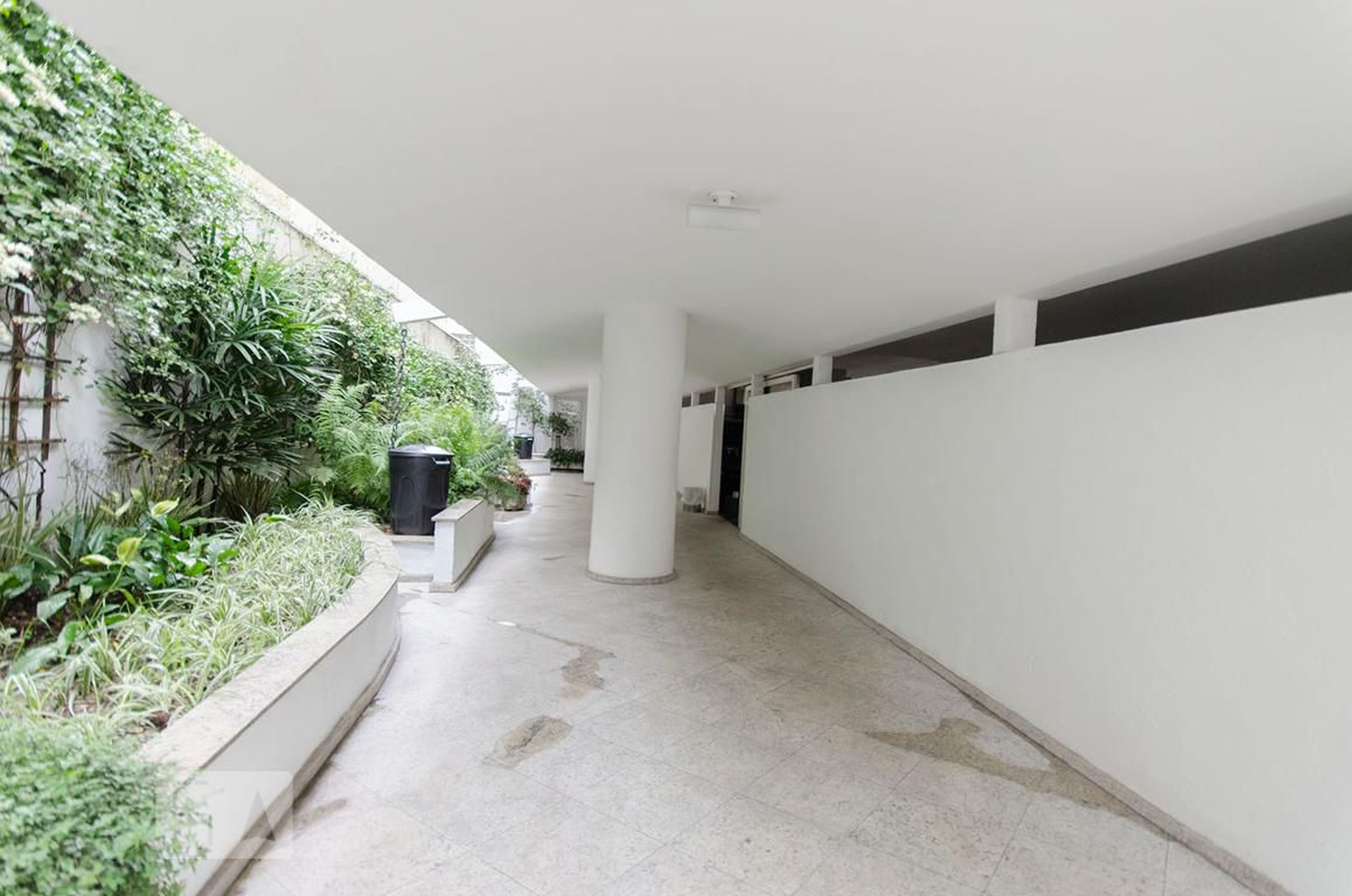 Entrada do Prédio - J B M de Matos