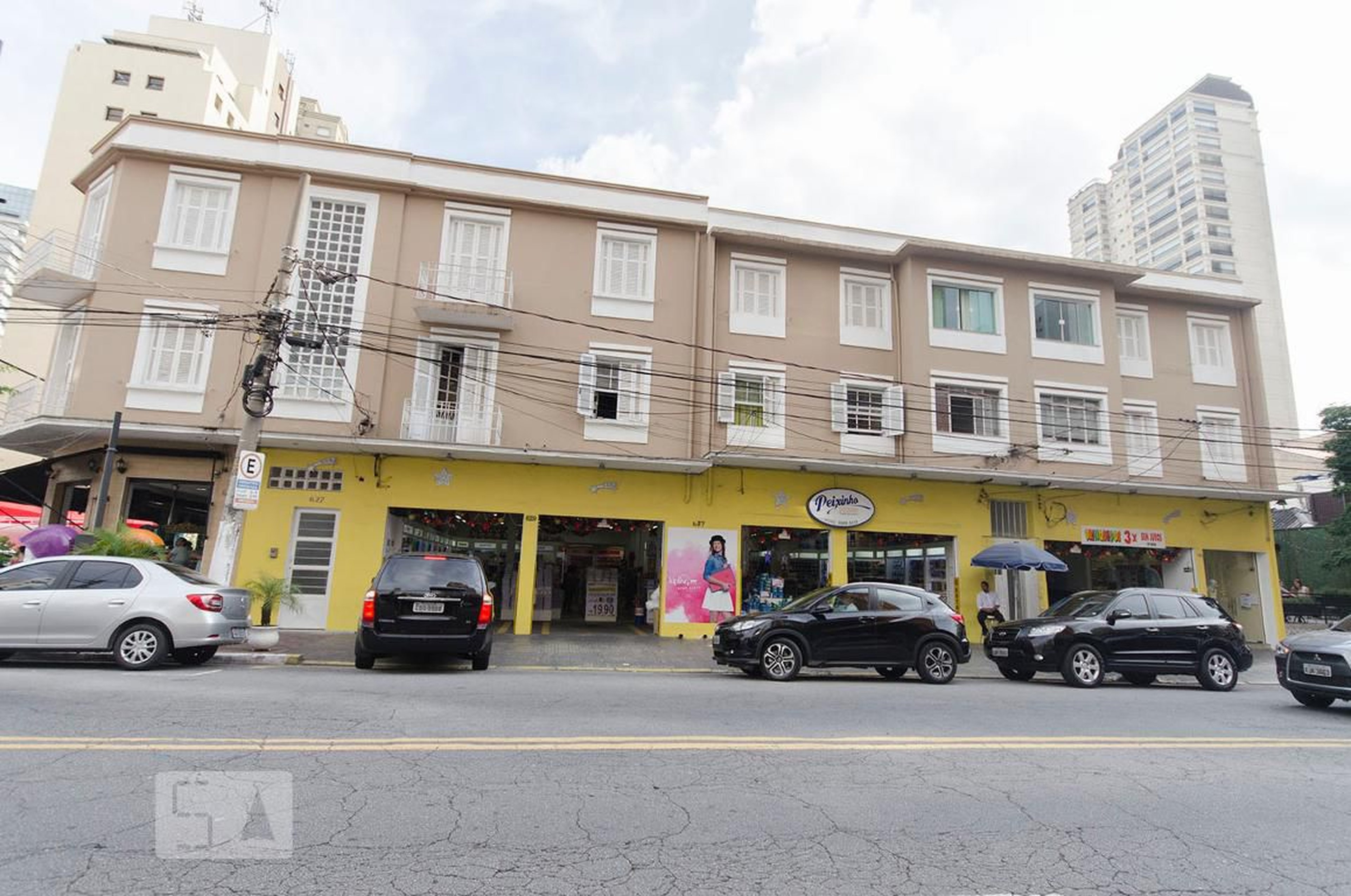 Fachada Condomínio em Rua Afonso Braz, 629