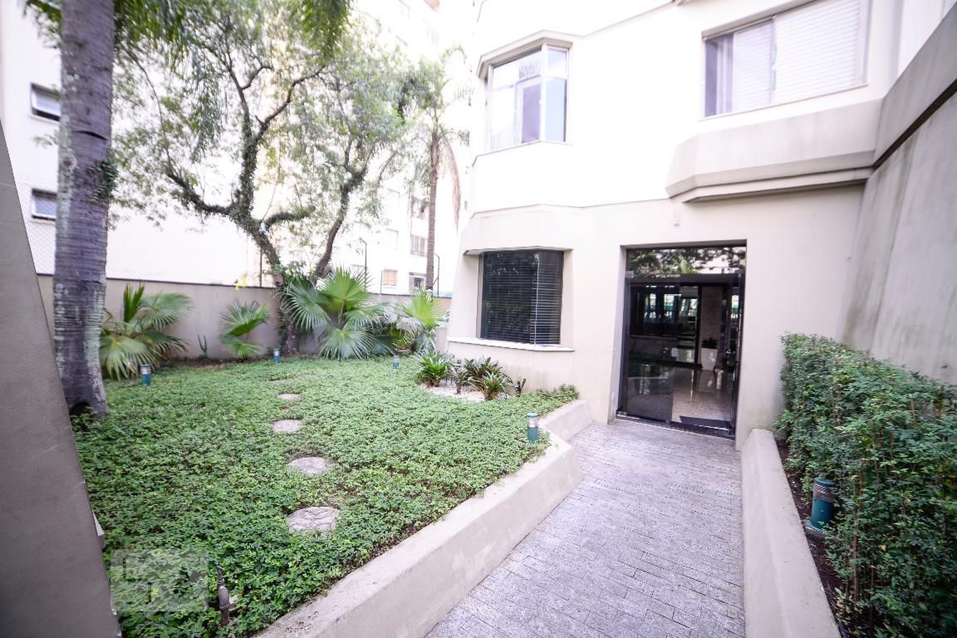 Entrada do Prédio - Ambassador Flat Service