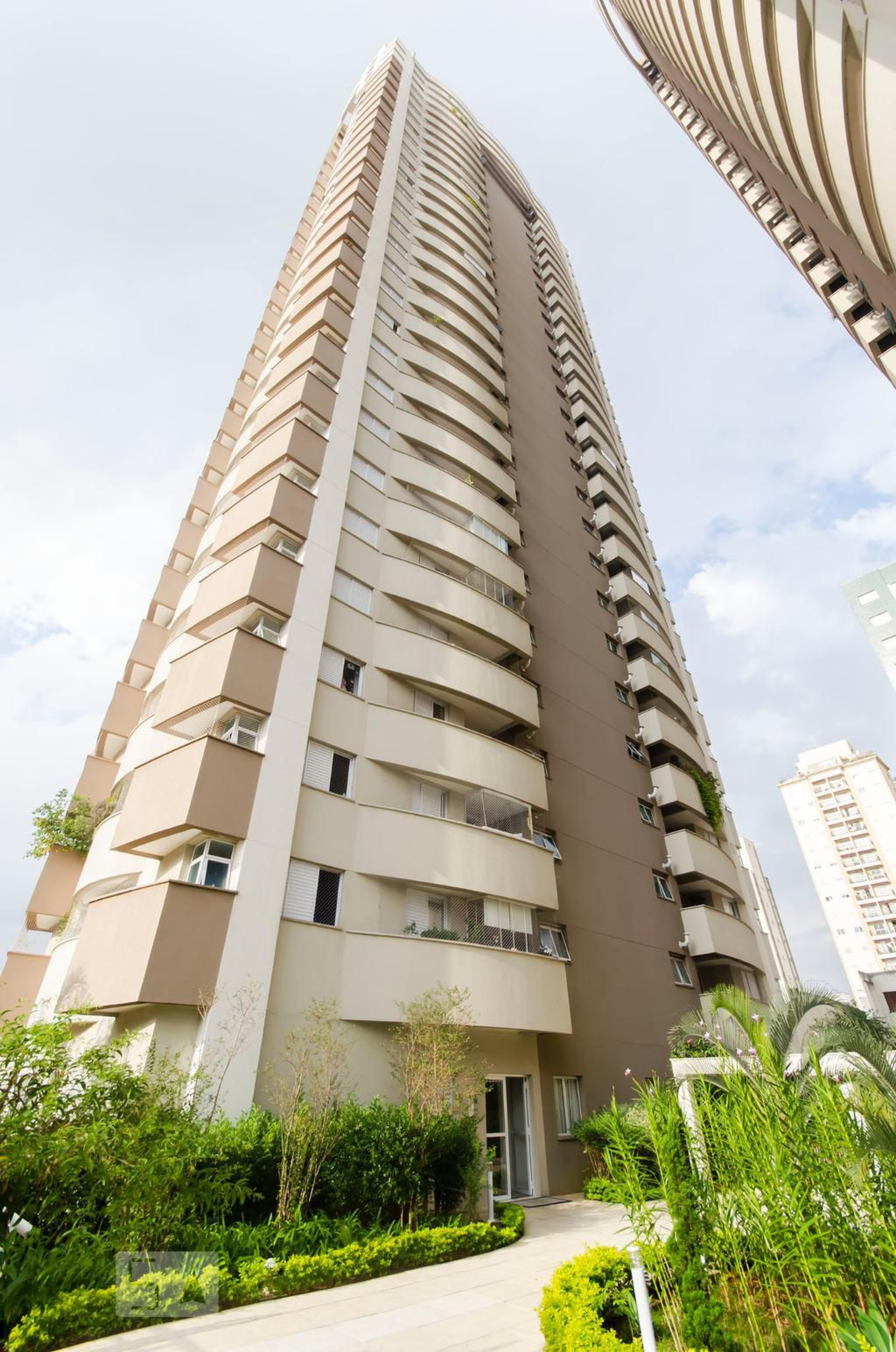 Fachada Condomínio em Rua Doutor Miranda de Azevedo, 597