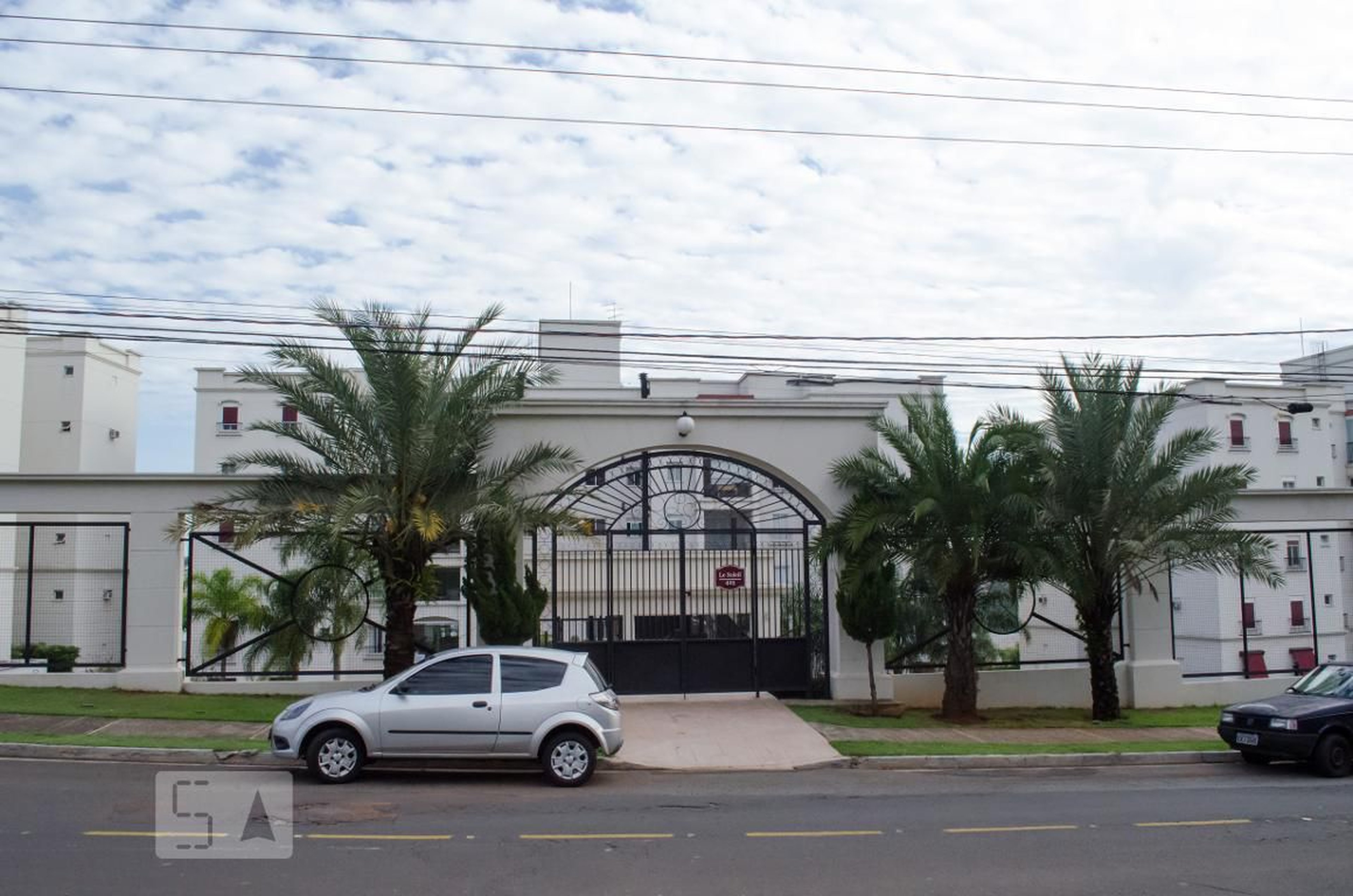 Fachada do prédio Condomínio LE Soleil