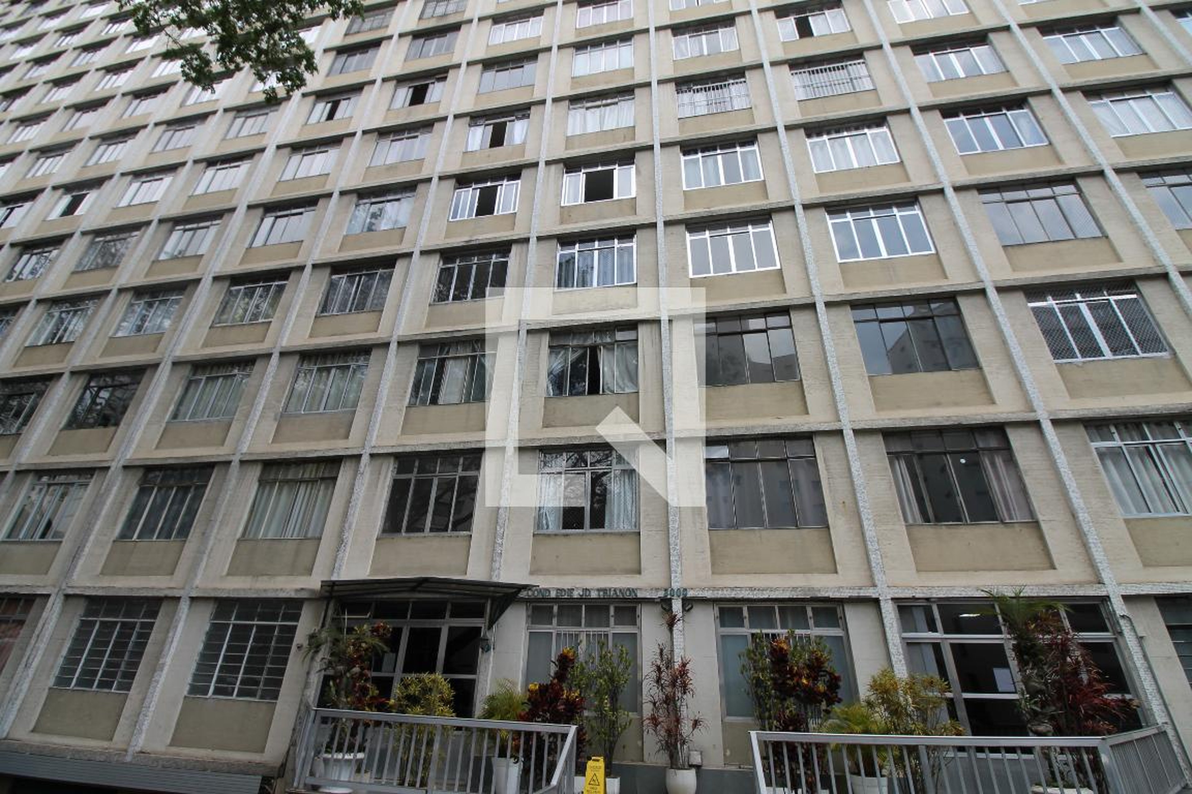 Fachada do Condomínio Edifício Jardim Trianon
