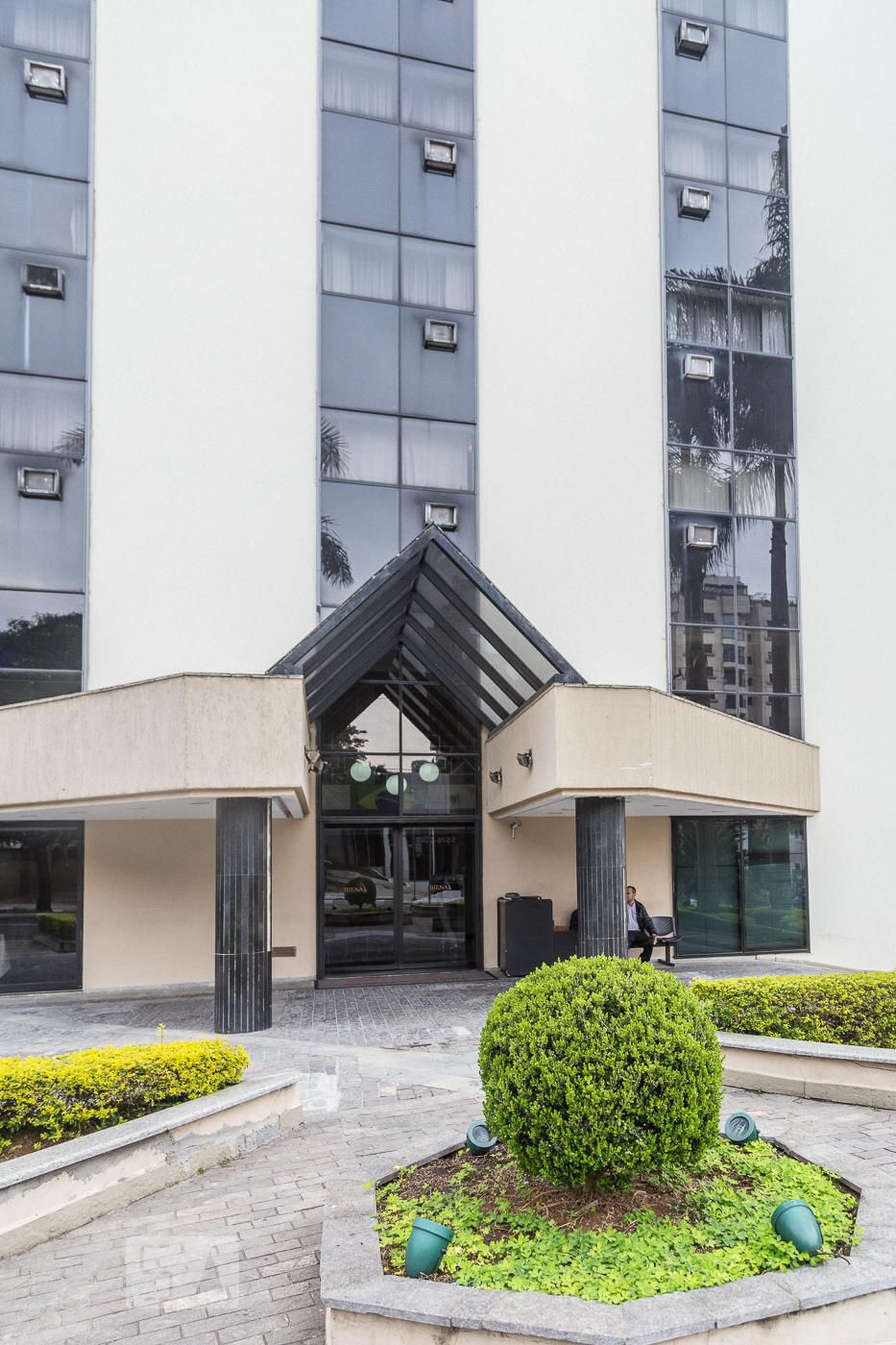 Fachada Condomínio em Rua Sena Madureira, 1205