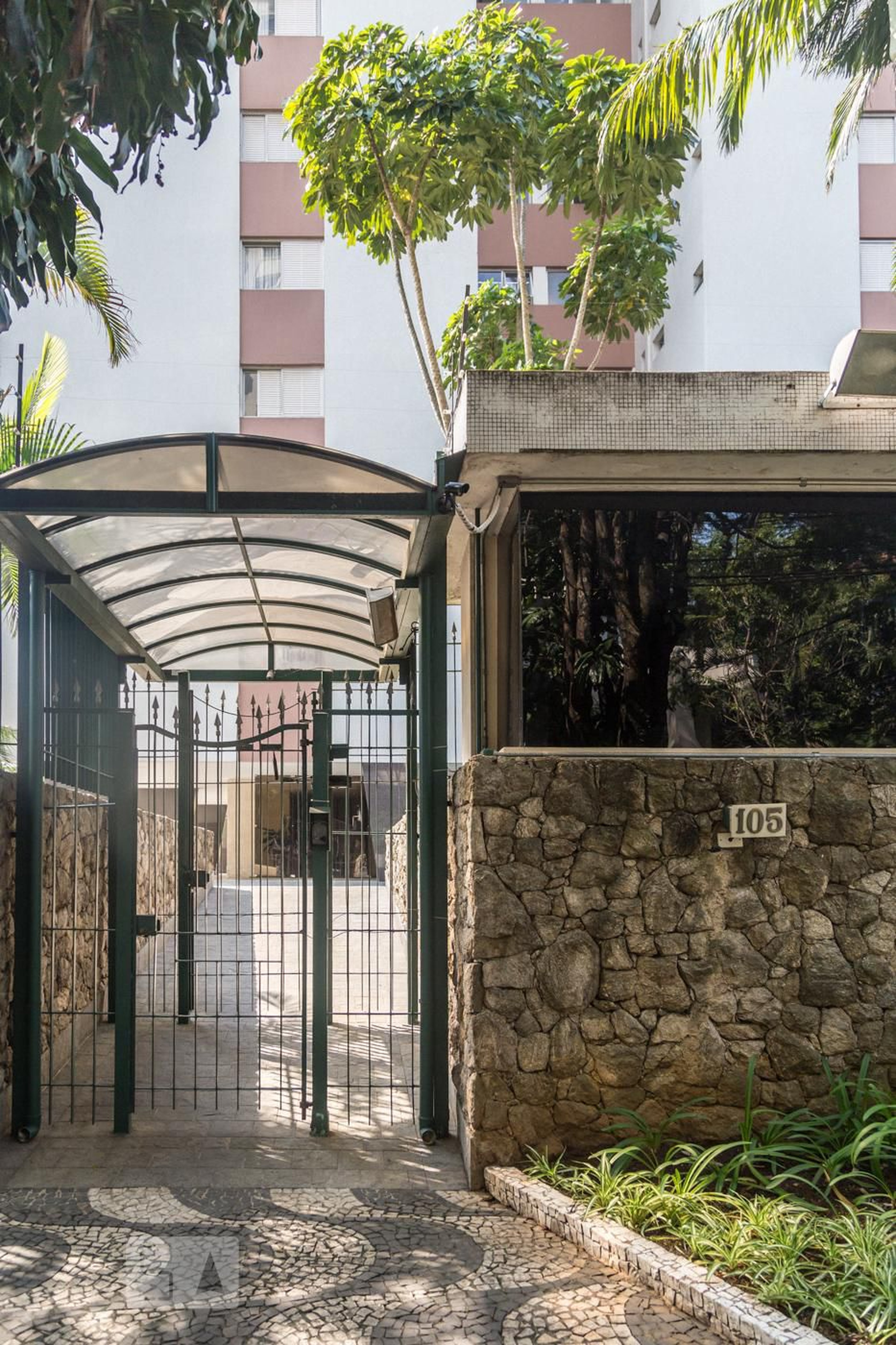 Fachada Condomínio em Rua João Alves Pimenta, 205