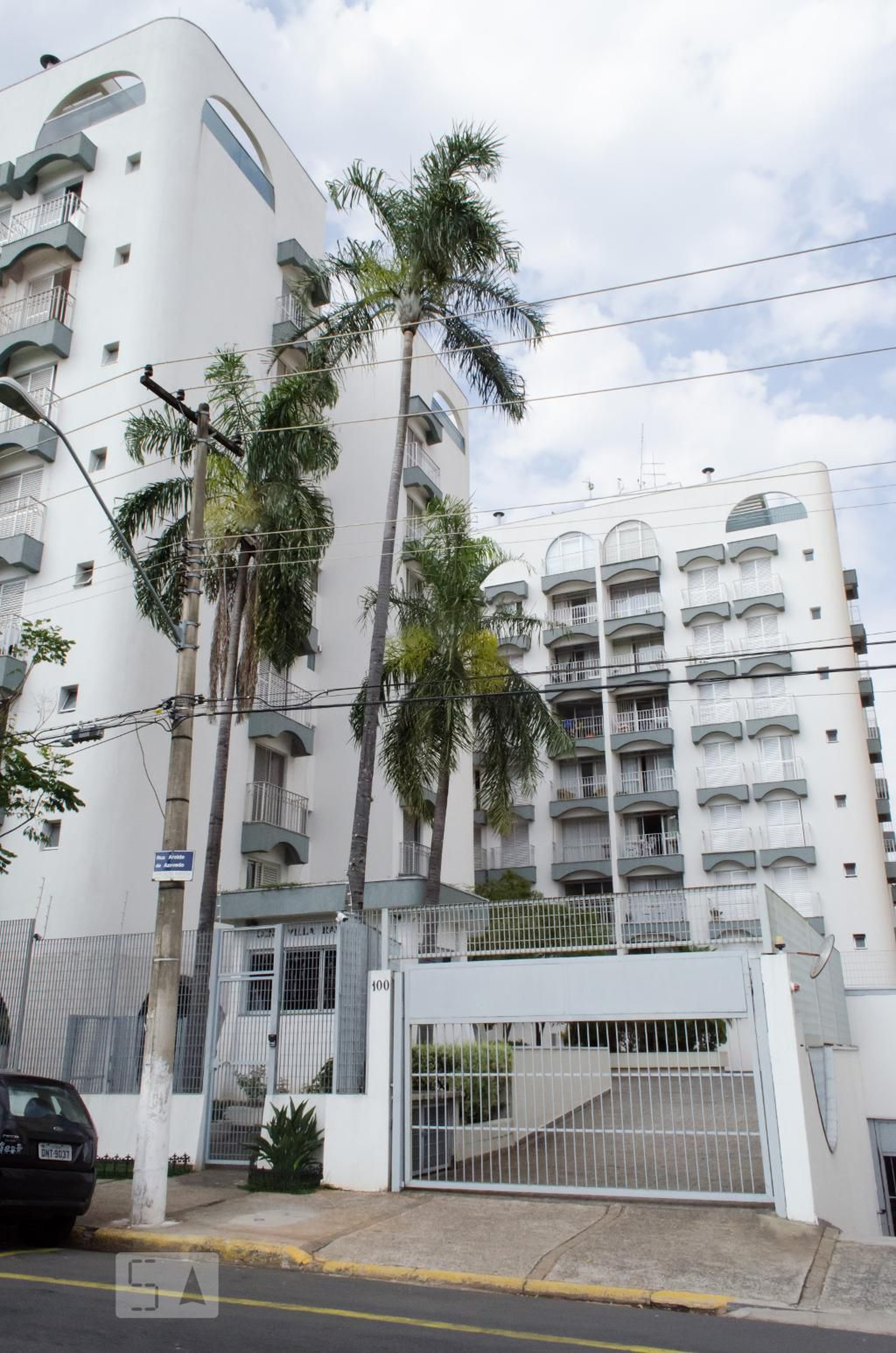Fachada do prédio Condomínio em Rua Aroldo de Azevedo, 100
