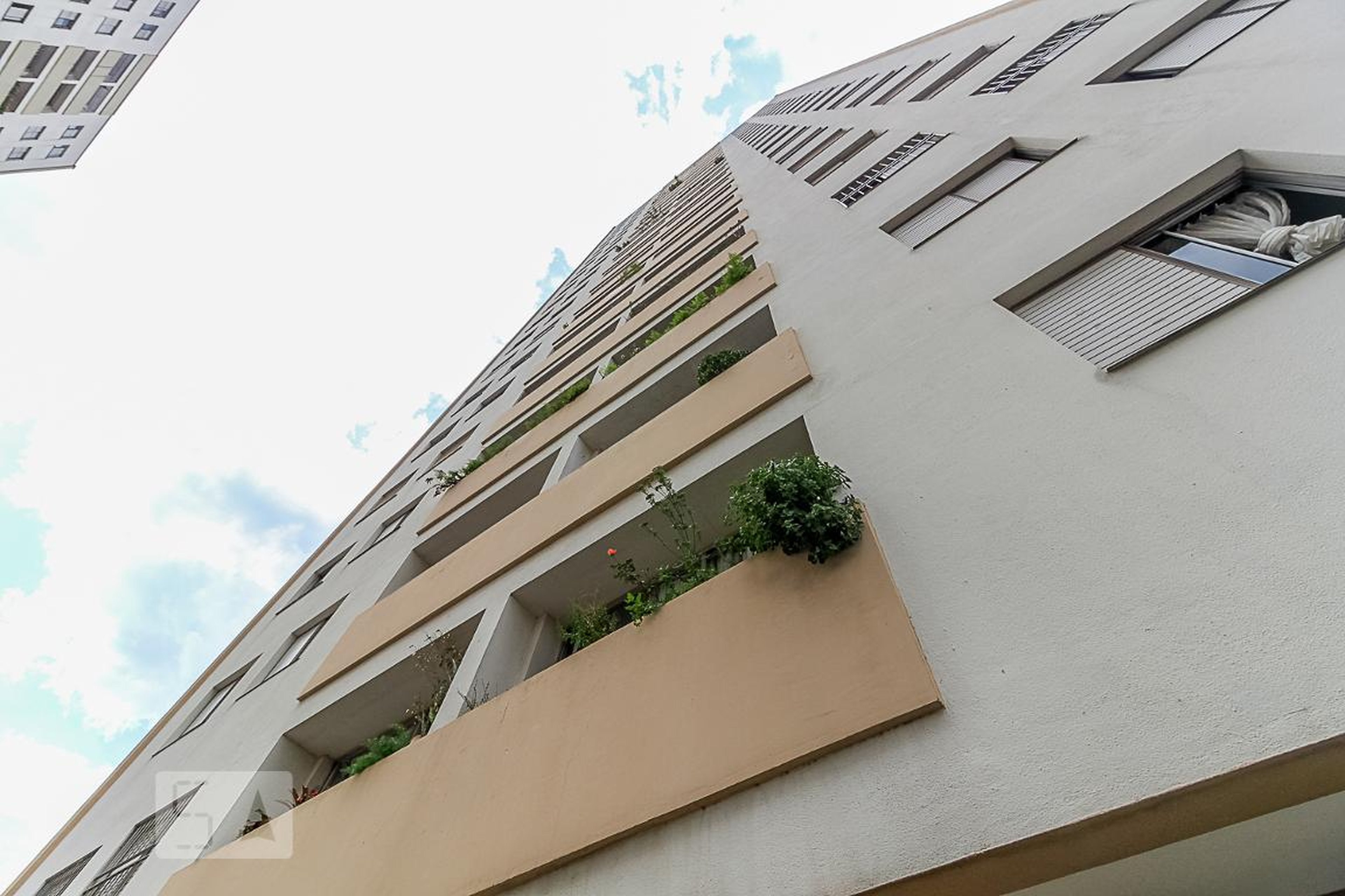 Prédio Condomínio em Rua Torquato Tasso, 358