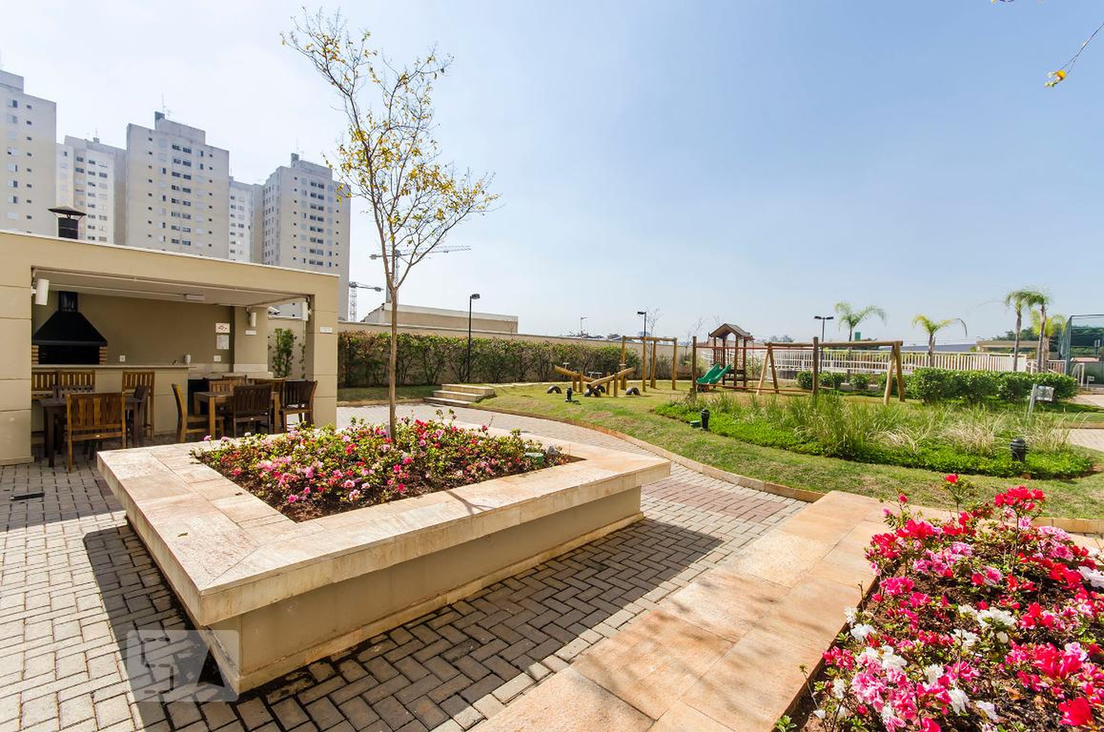 Area externa - Jardim dos Girassóis