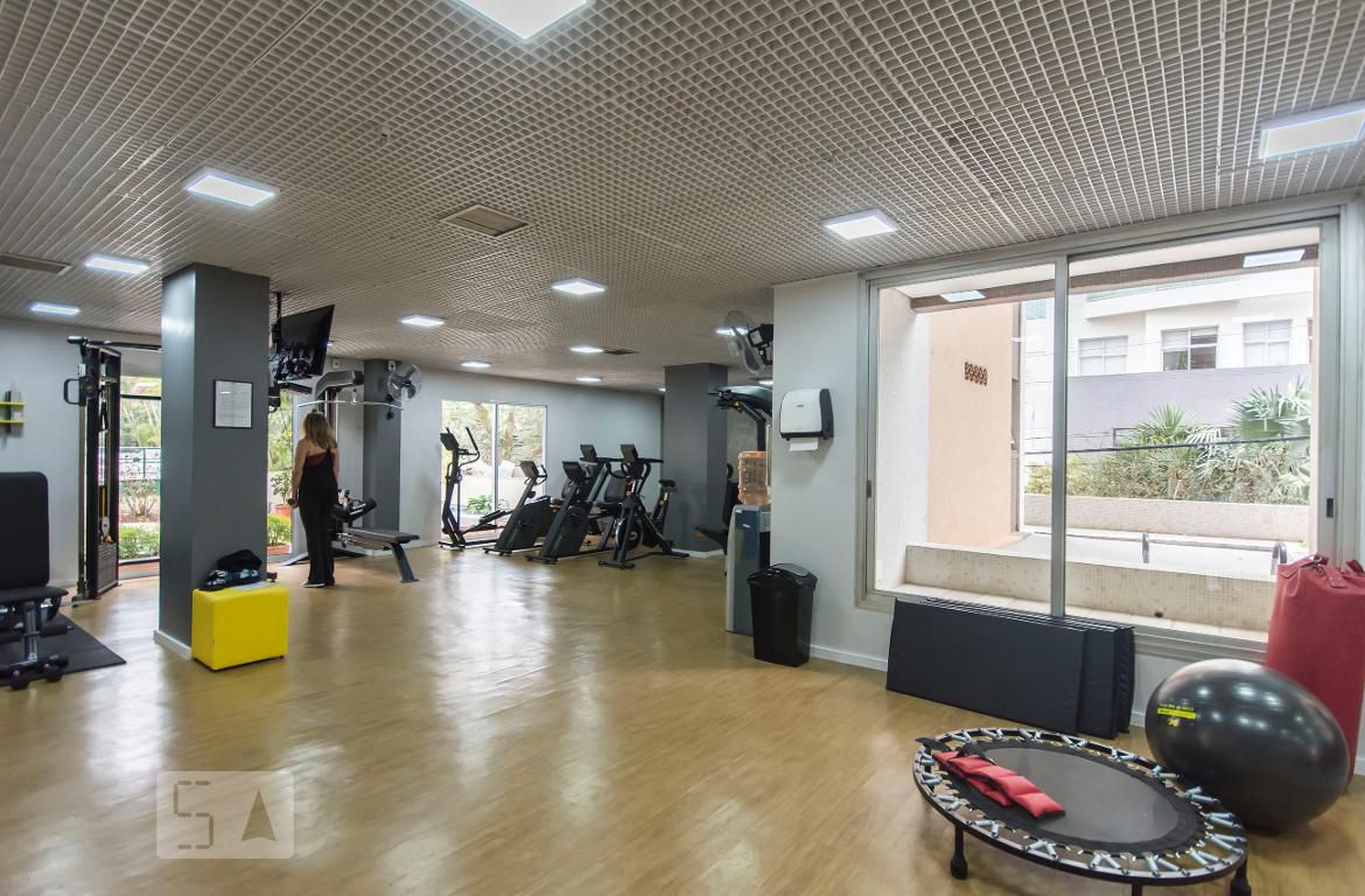 Academia - Edifício Colibri - Esplanada Granja Julieta