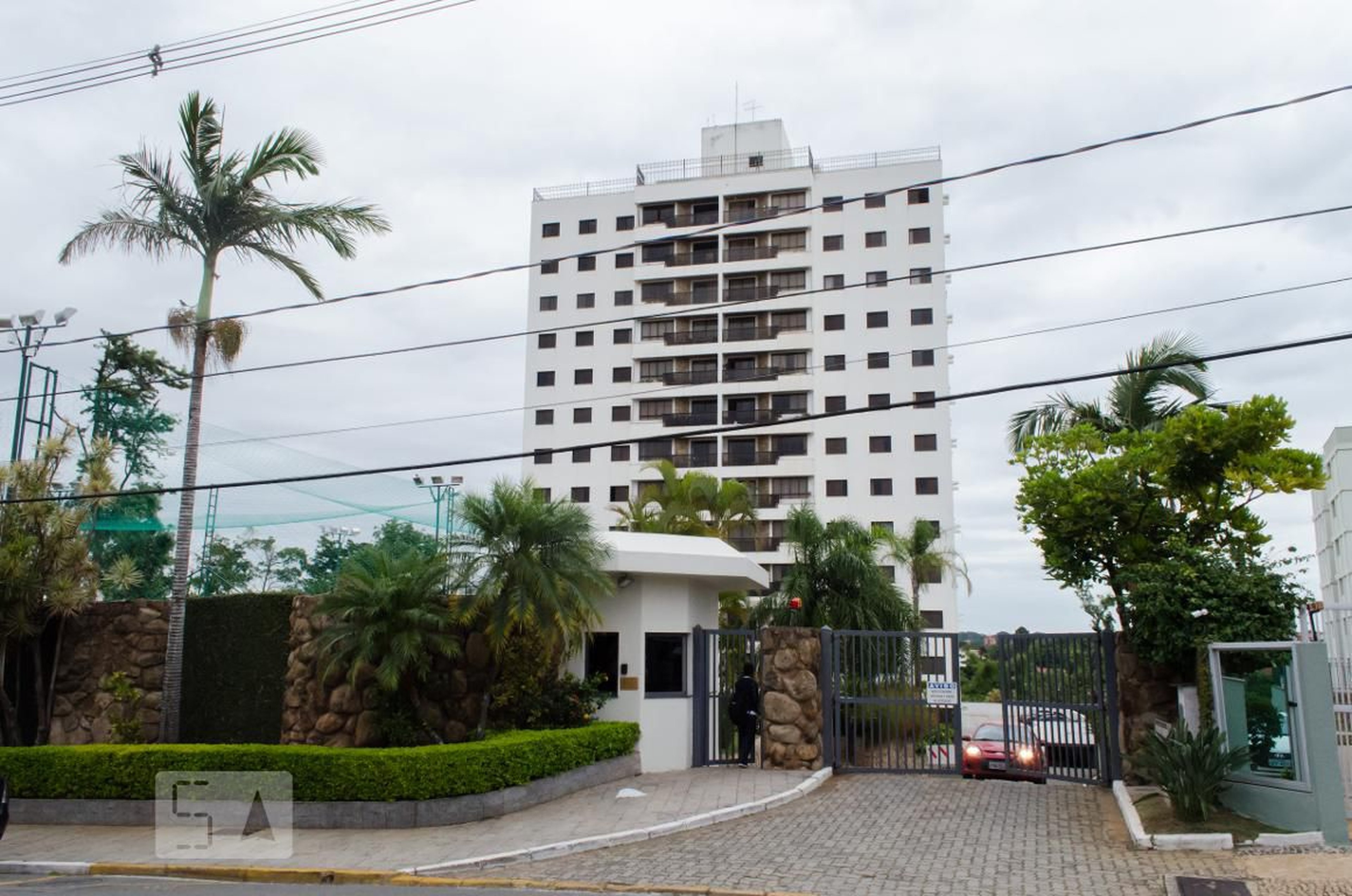 Fachada do prédio Condomínio em Rua Francisco Pereira Coutinho, 111