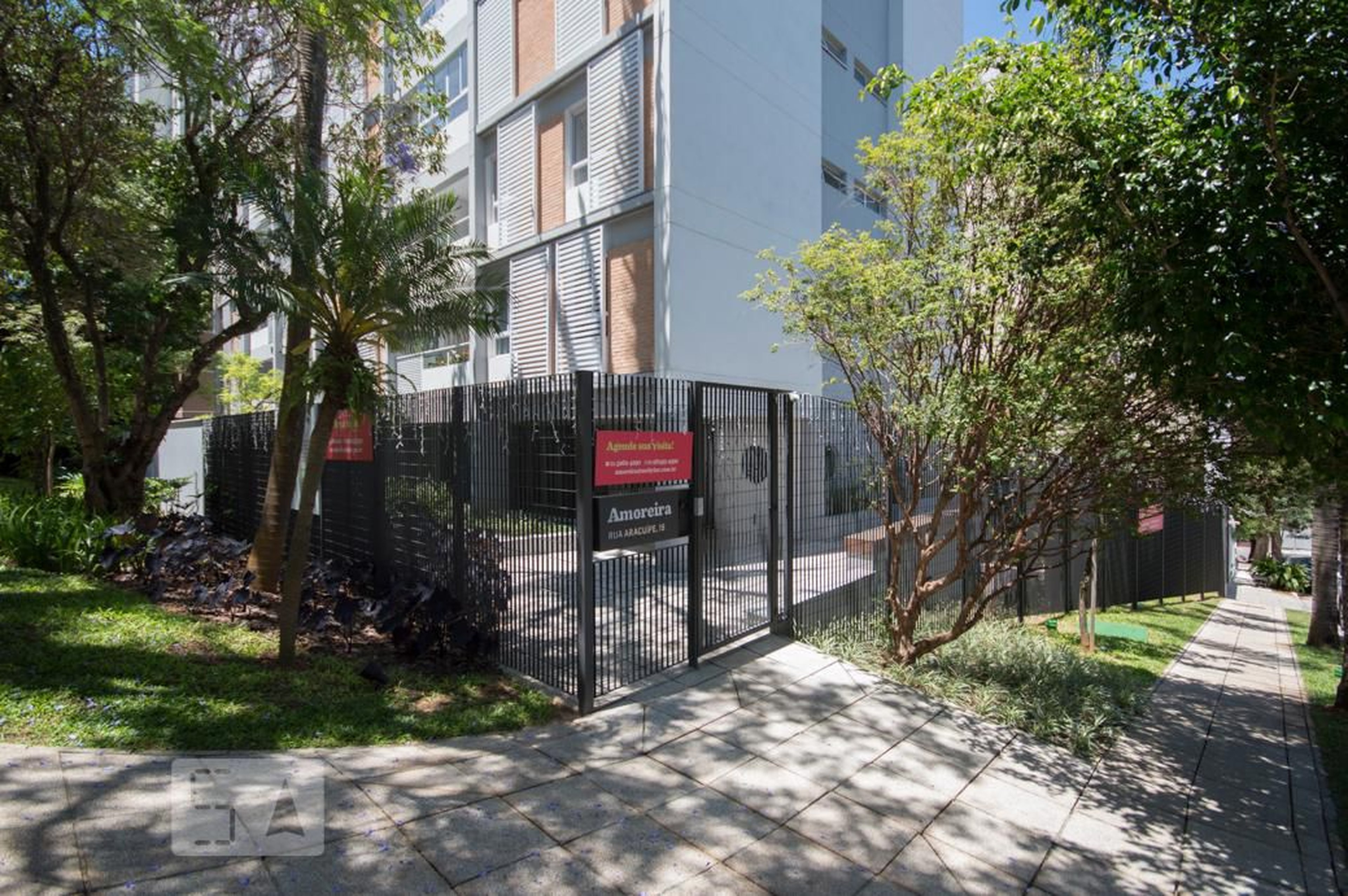 Fachada Condomínio em Rua Ossian Terceiro Teles, 373