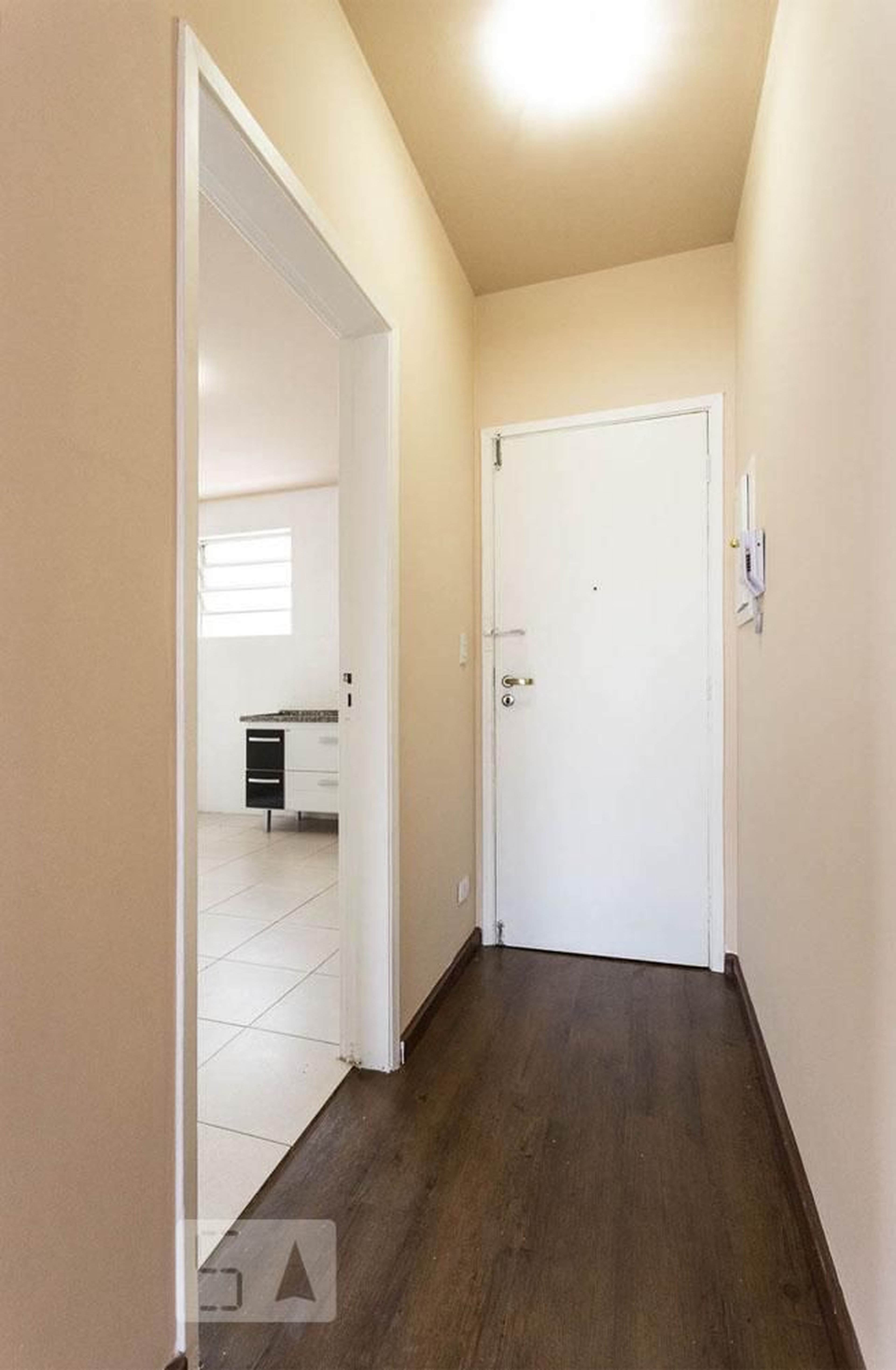 Entrada social - Edifício Almeida Garret