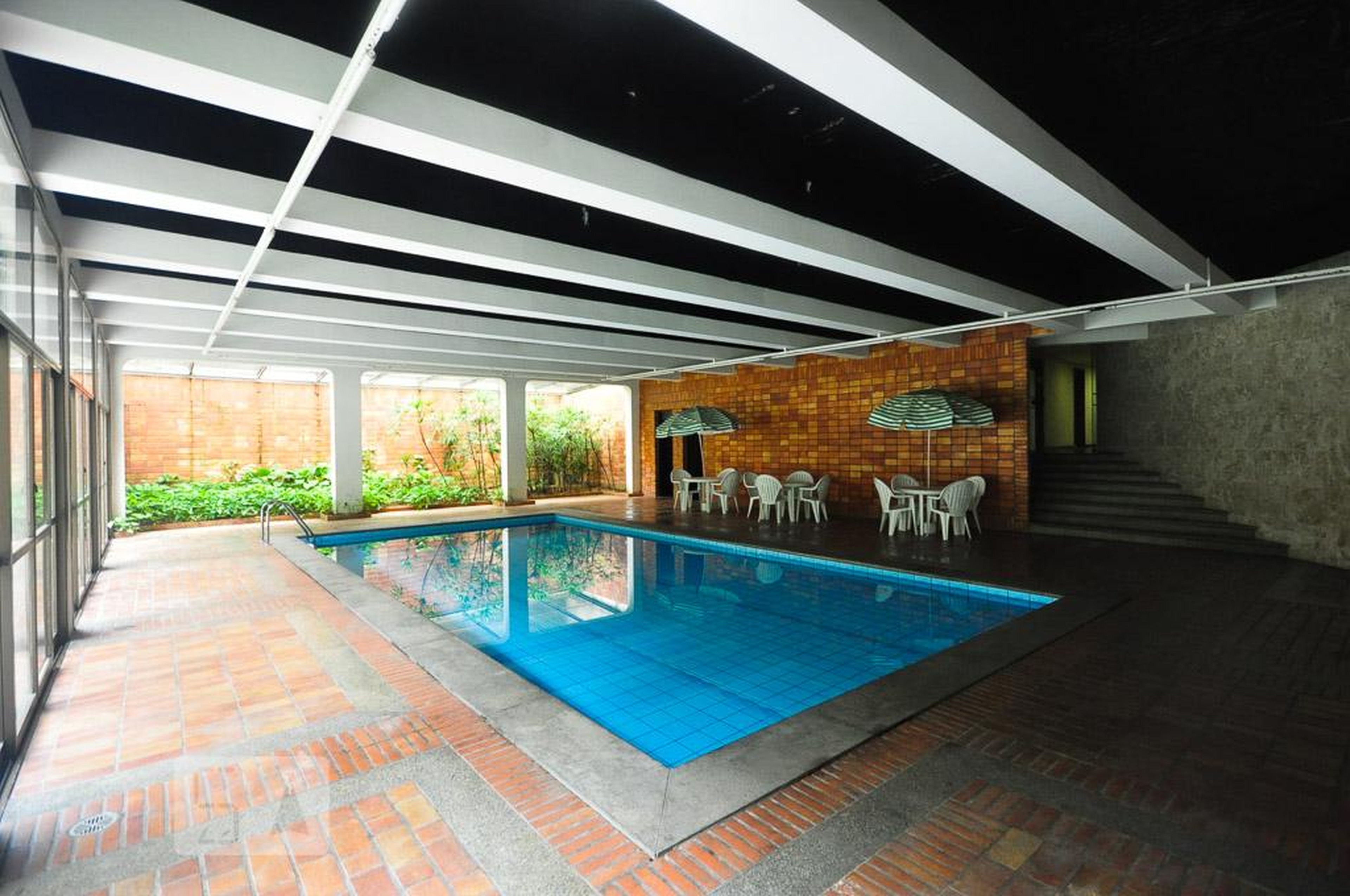 piscina coberta - Bougainville