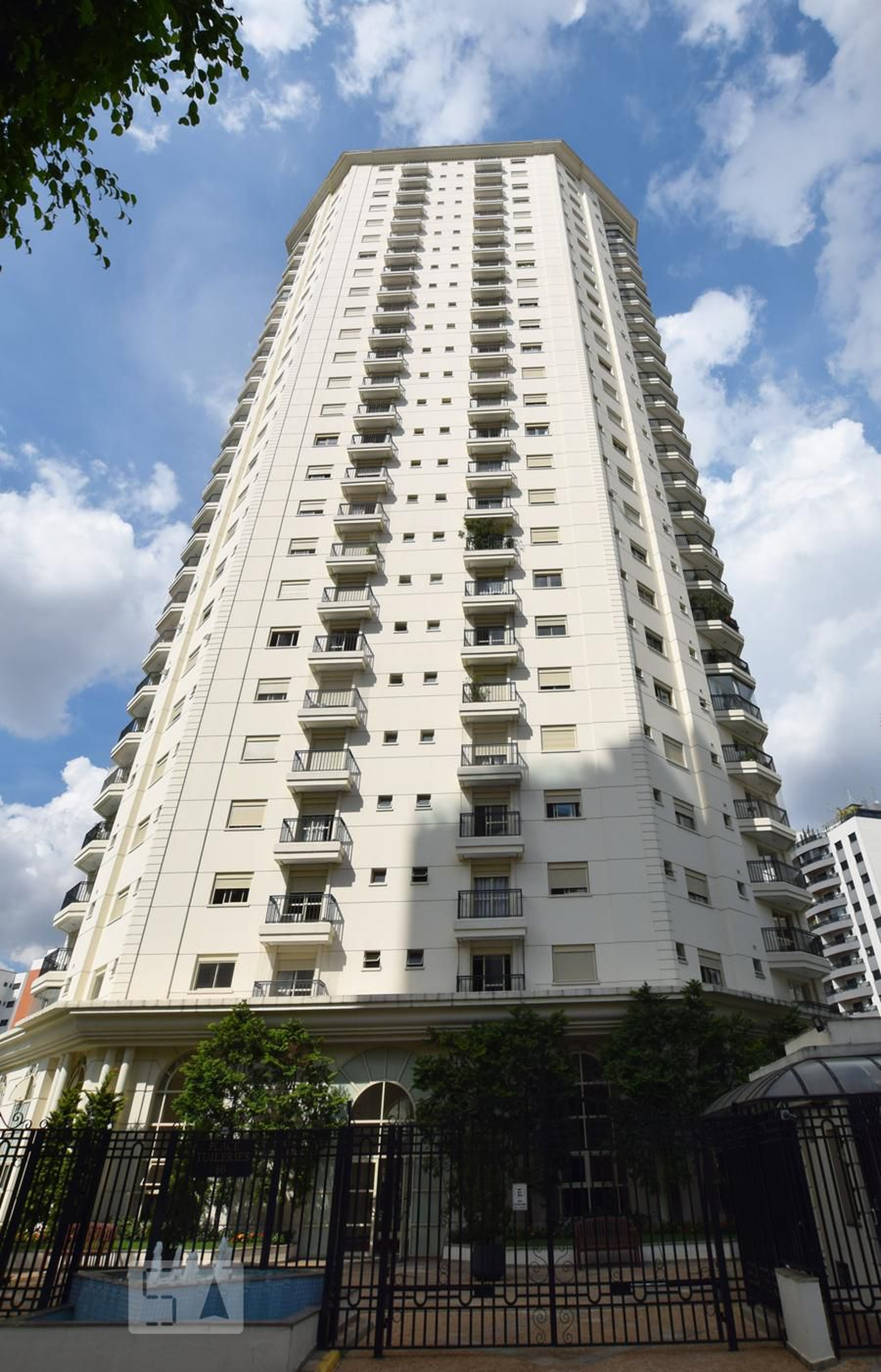 Fachada Condomínio em Rua Voltaire, 60