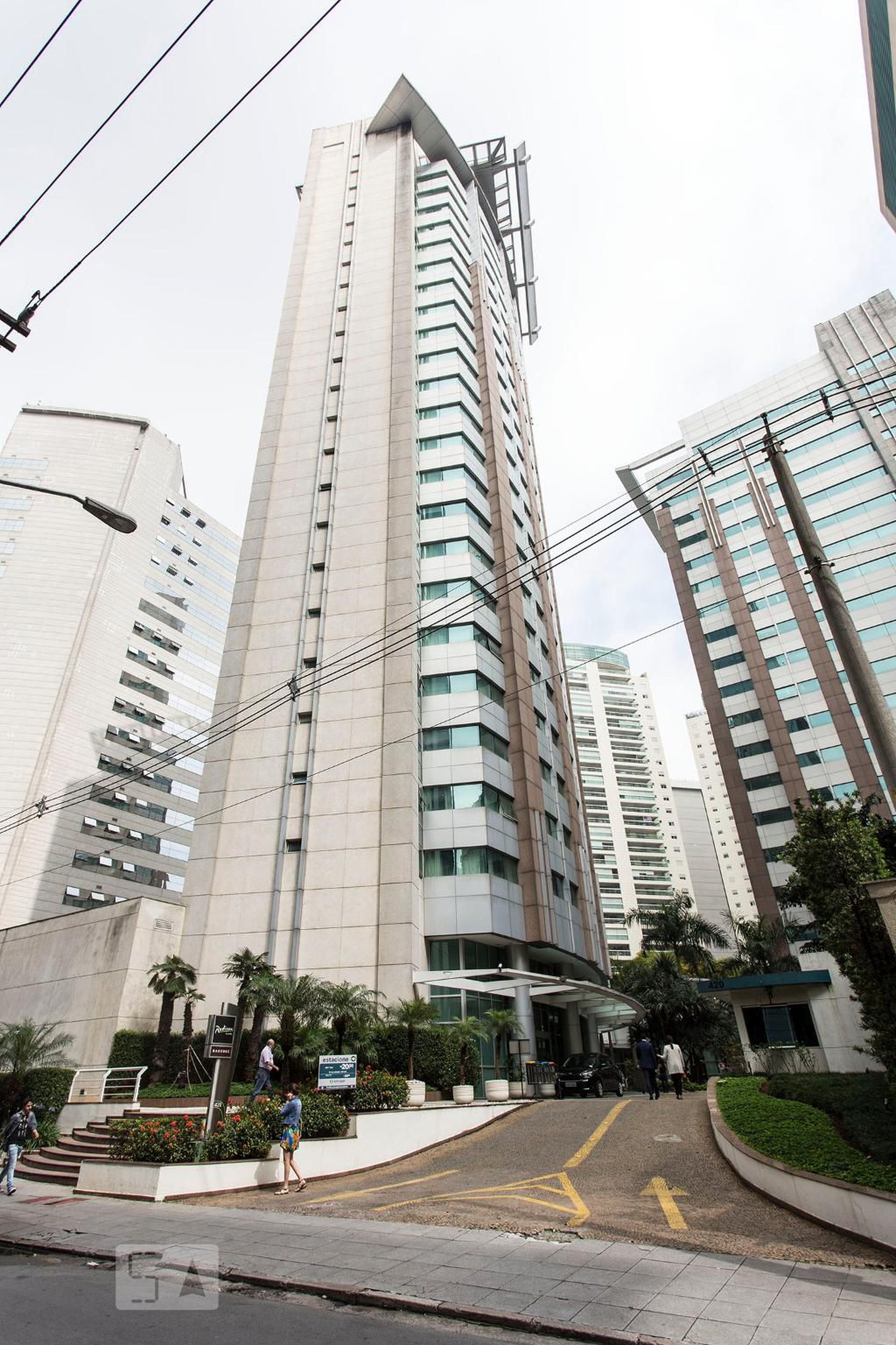 Fachada Condomínio em Rua Fidêncio Ramos, 423