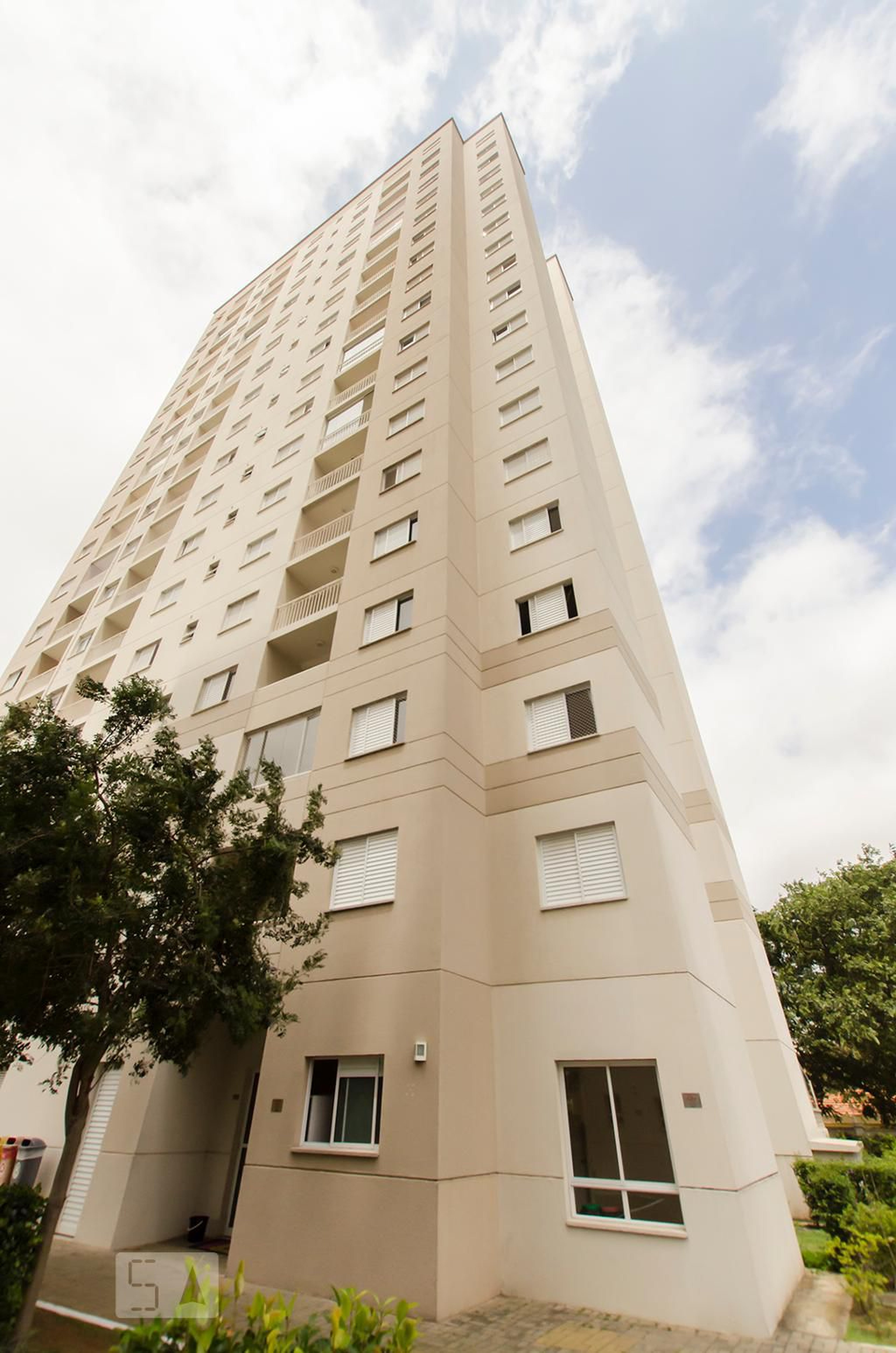 Fachada Condomínio em Rua Zuma de Sá Fernandes, 422