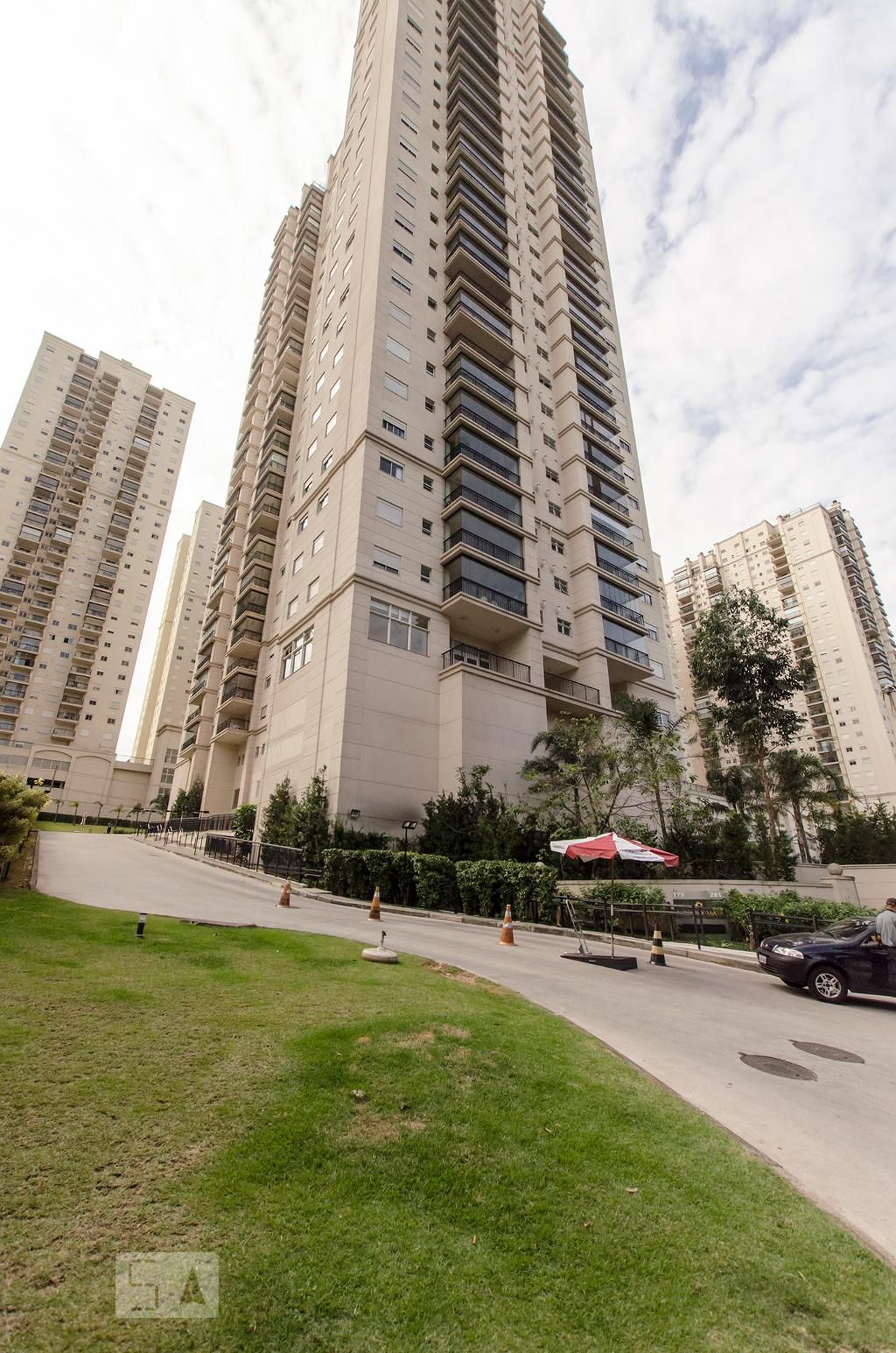 Fachada Condomínio em Rua Werner Goldberg, 176