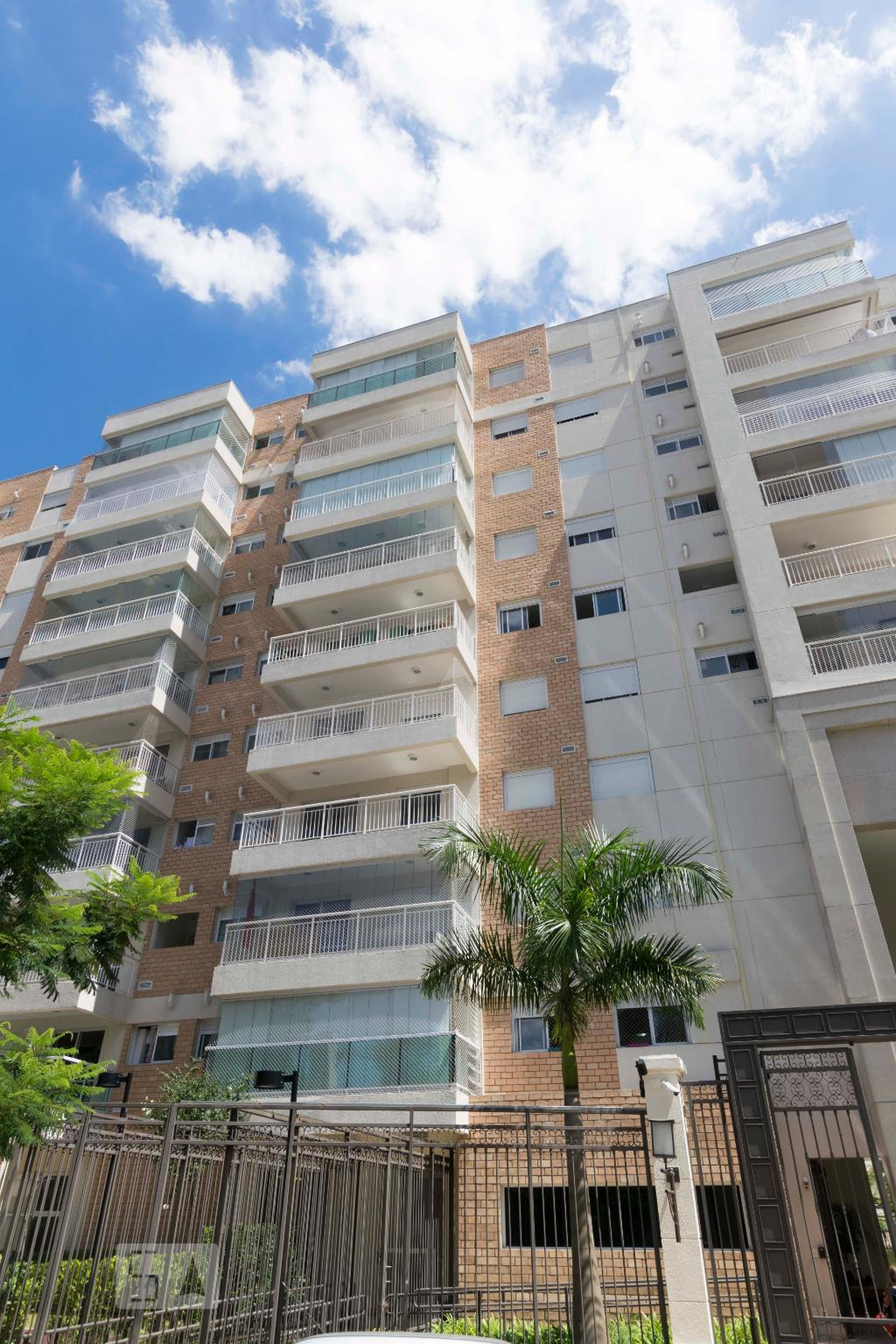 Fachada Condomínio em Rua Três Chaves, 554