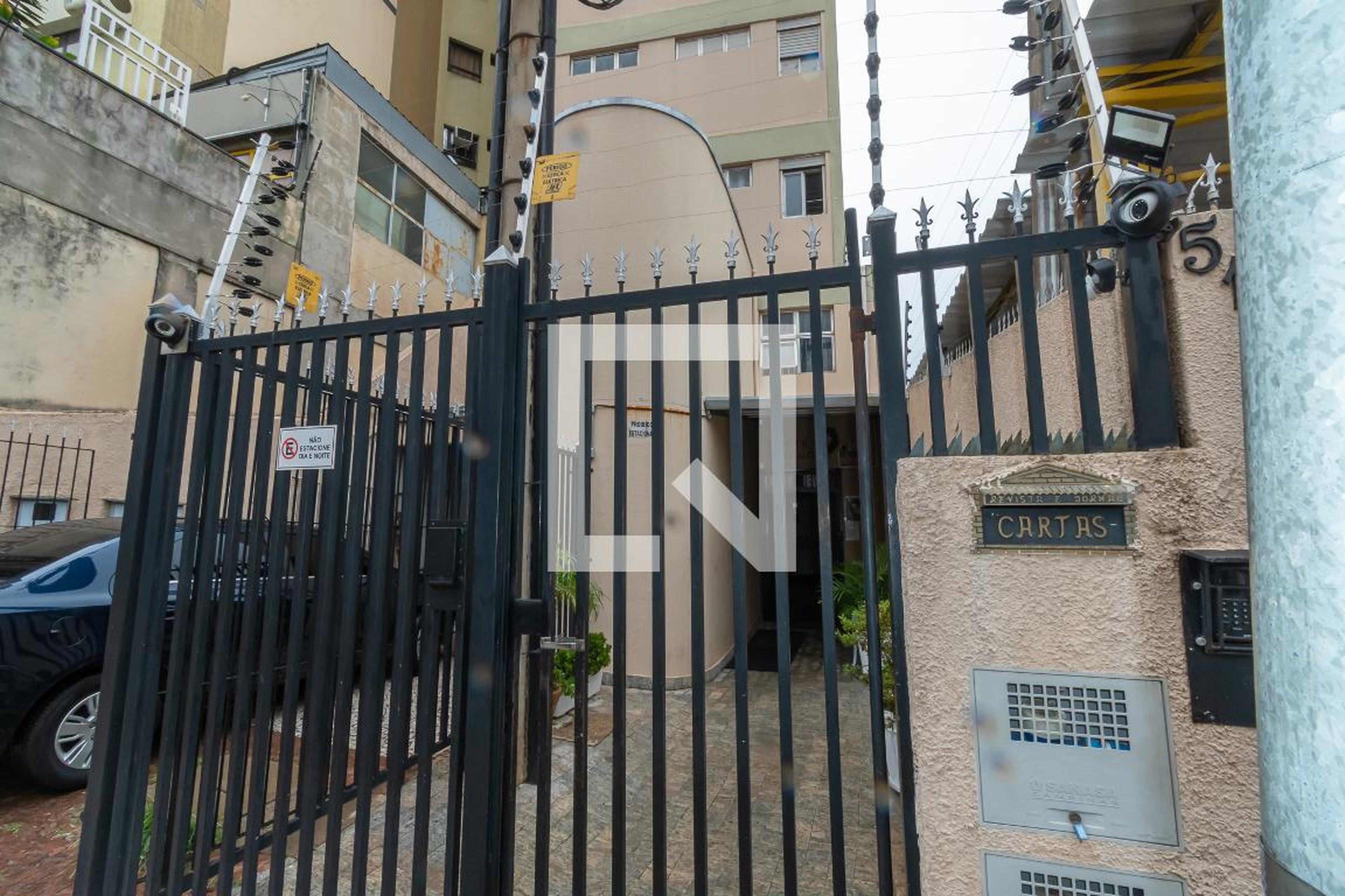 Fachada do Prédio Condomínio em Rua Bernardino de Campos, 515