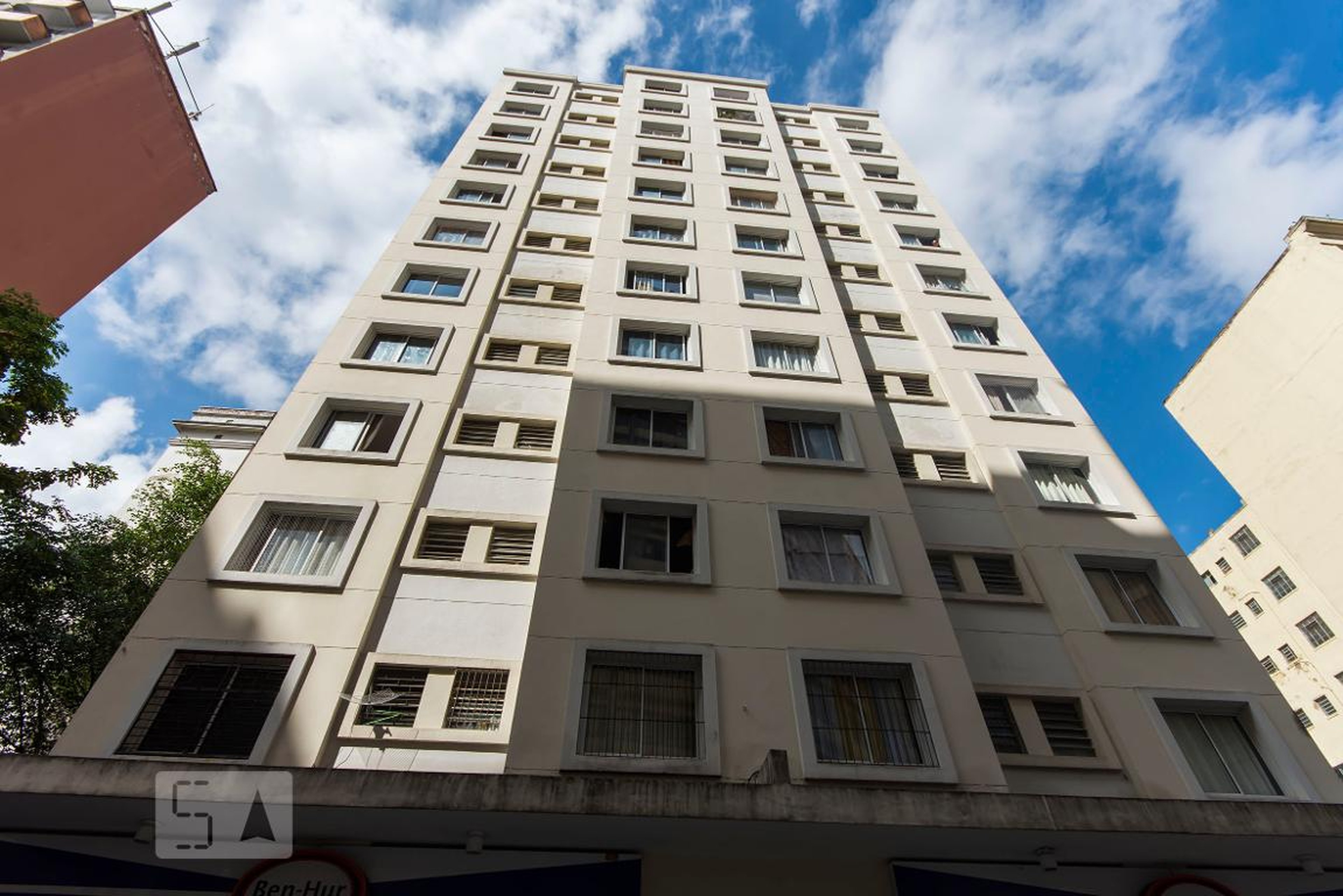 Fachada Condomínio em Rua João Adolfo, 76