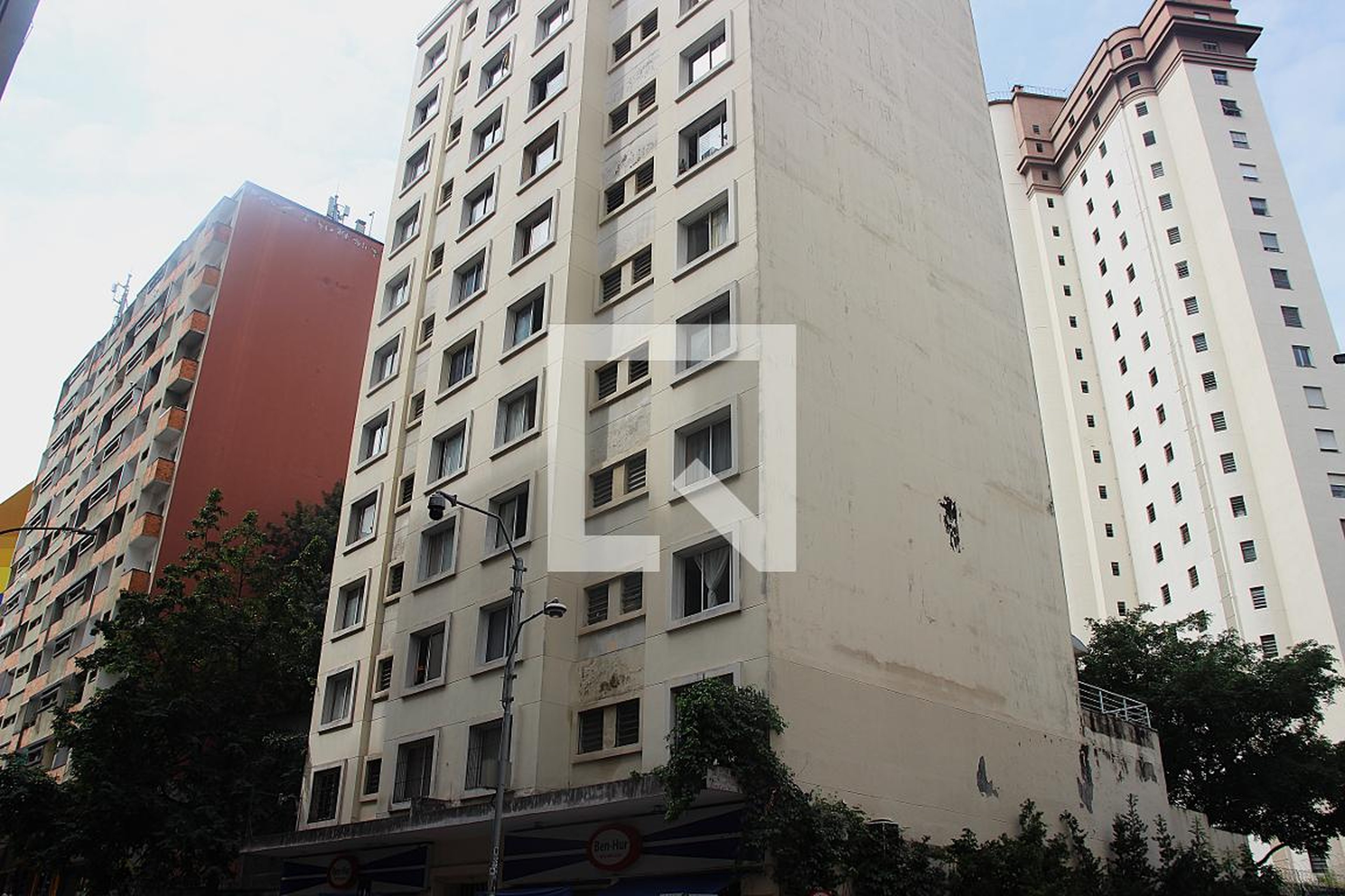 Fachada Condomínio em Rua João Adolfo, 76
