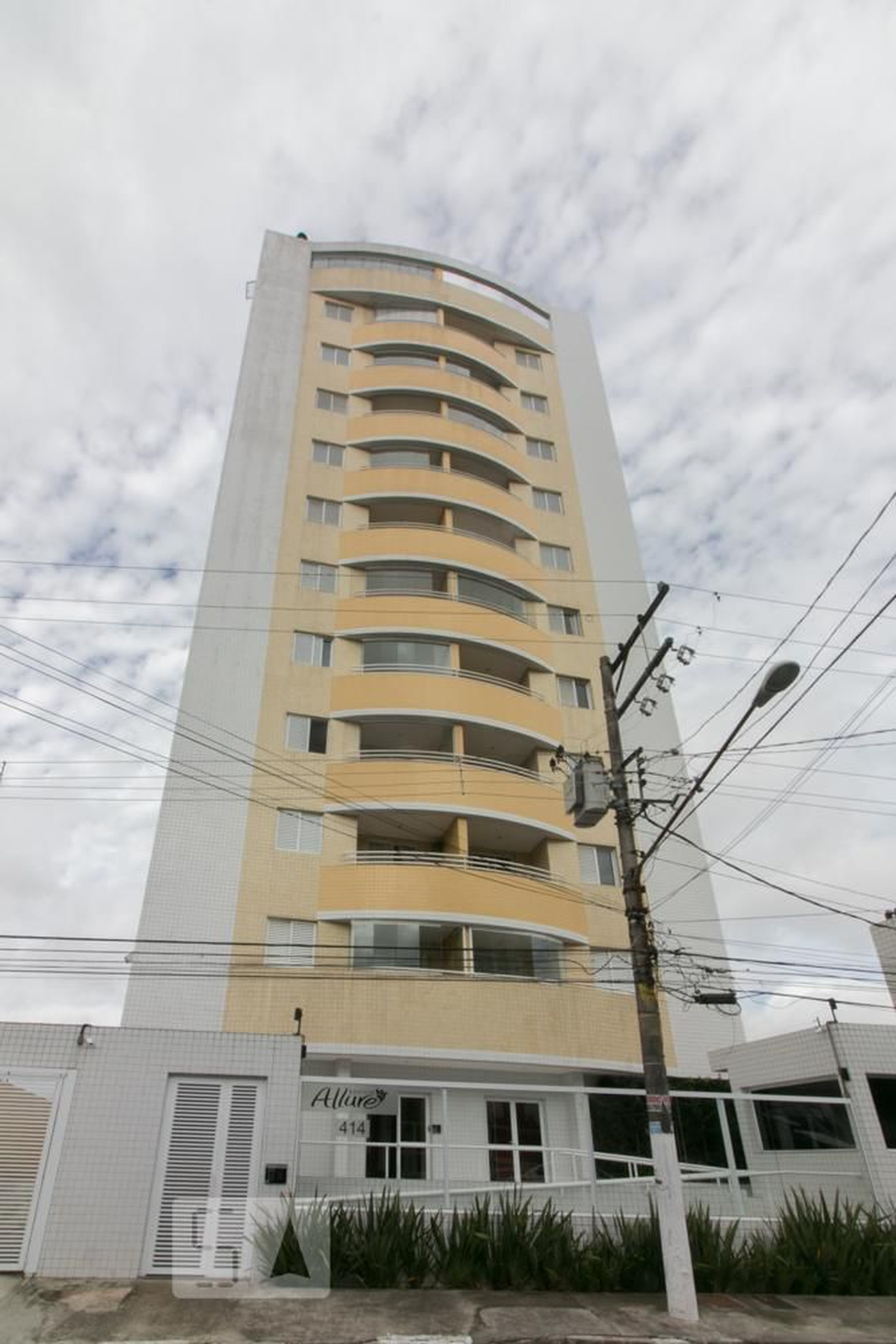 Fachada Condomínio em Rua Doutor Amâncio de Carvalho, 333