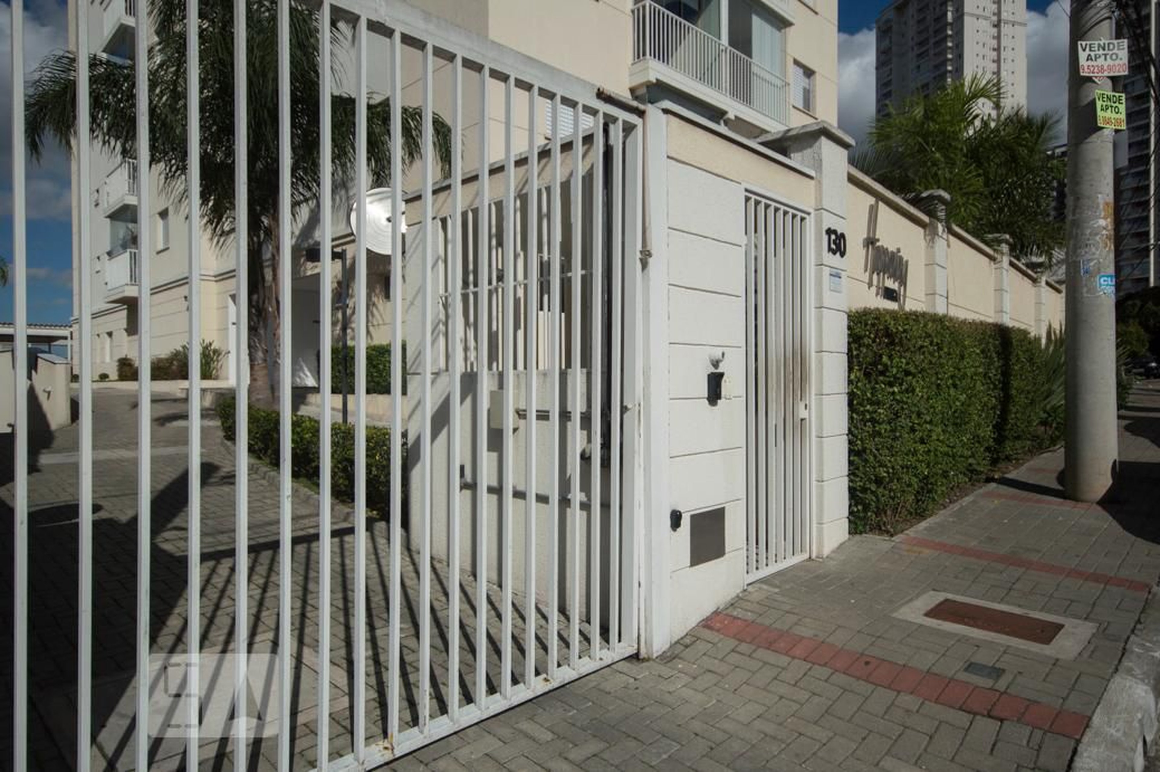 Fachada Condomínio em Rua dos Macaxás, 131