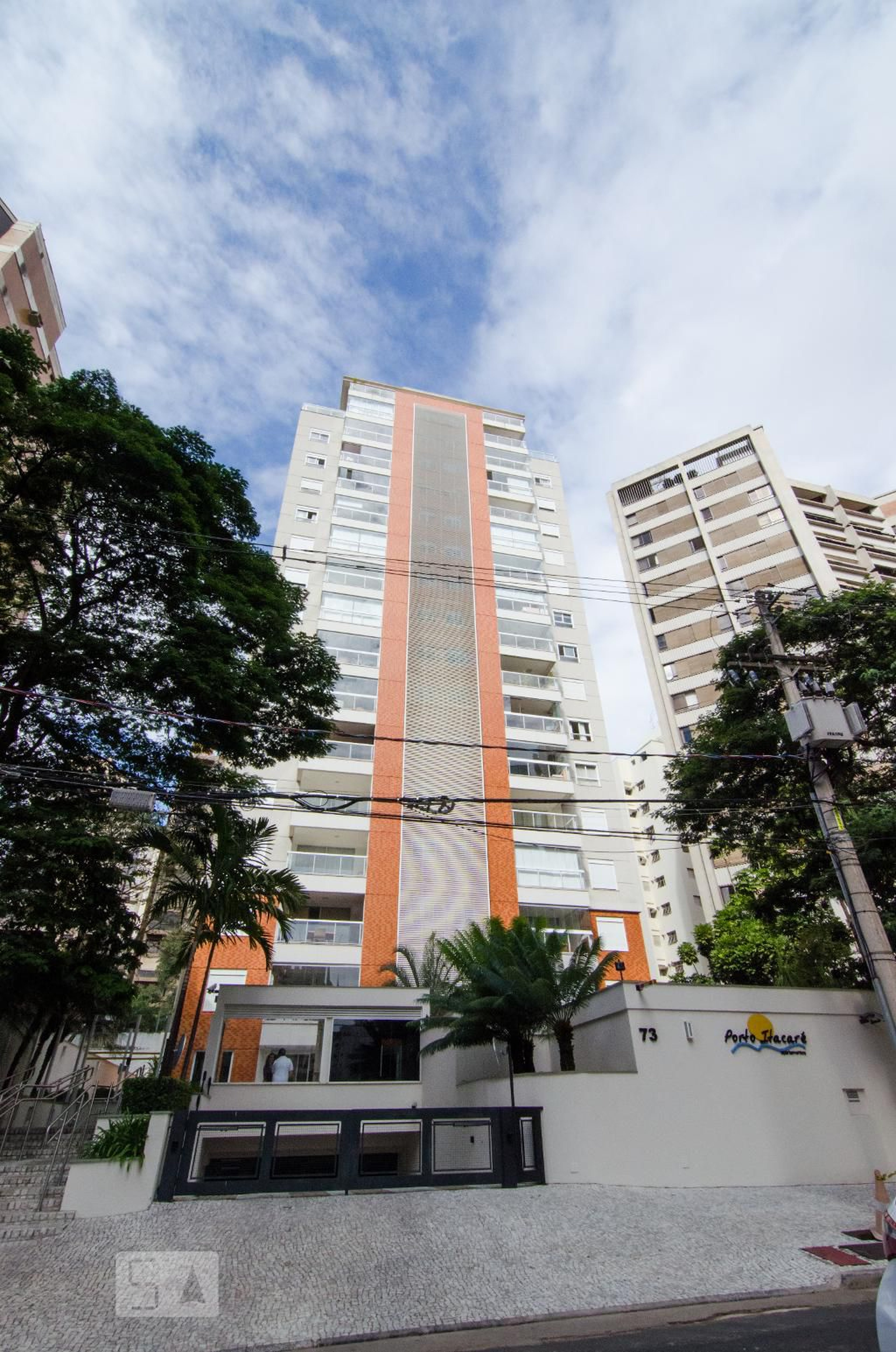 Fachada do prédio Condomínio em Rua Joaquim Gomes Pinto, 73