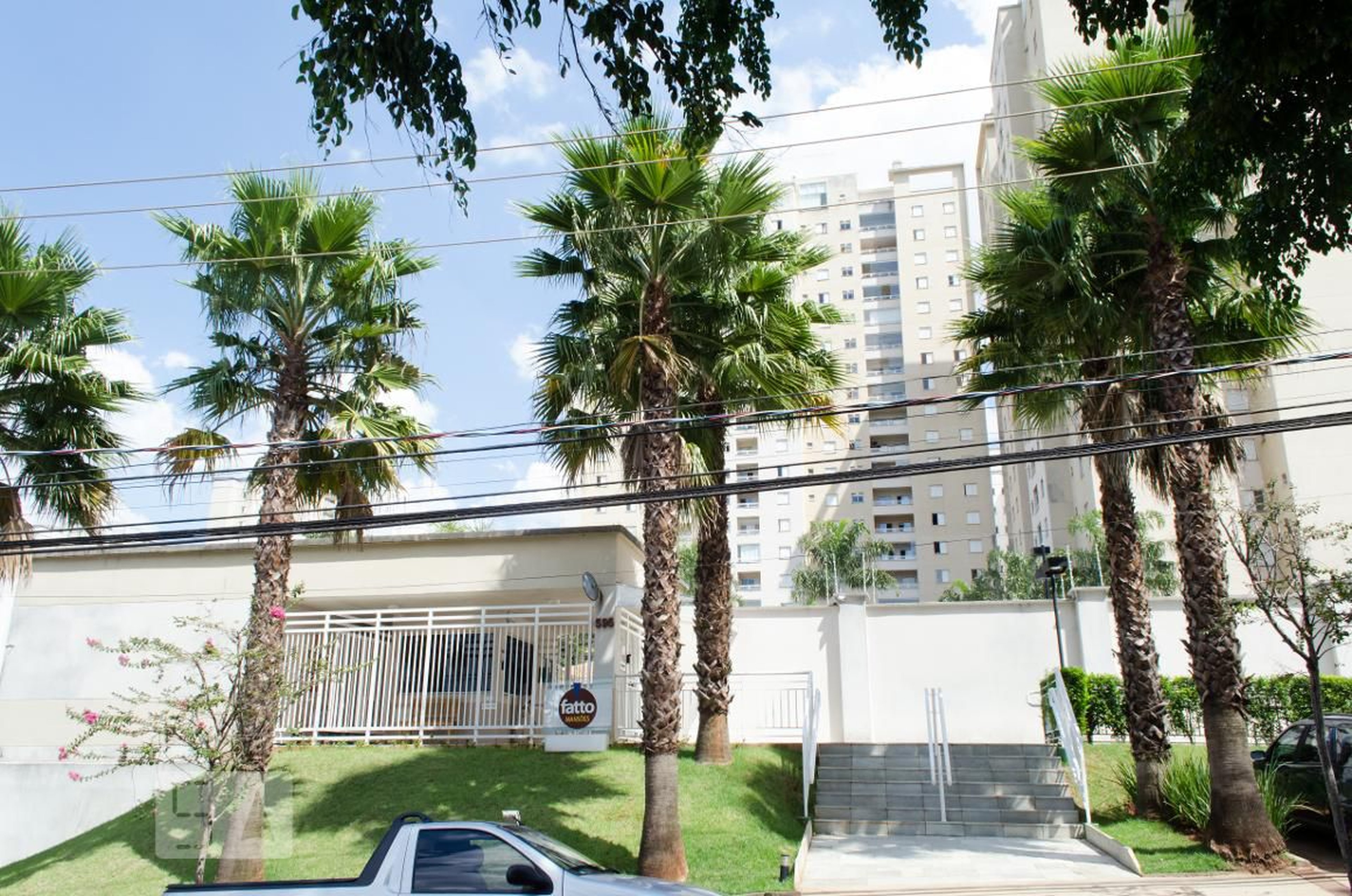 Fachada do prédio Condomínio em Rua Hermantino Coelho, 589