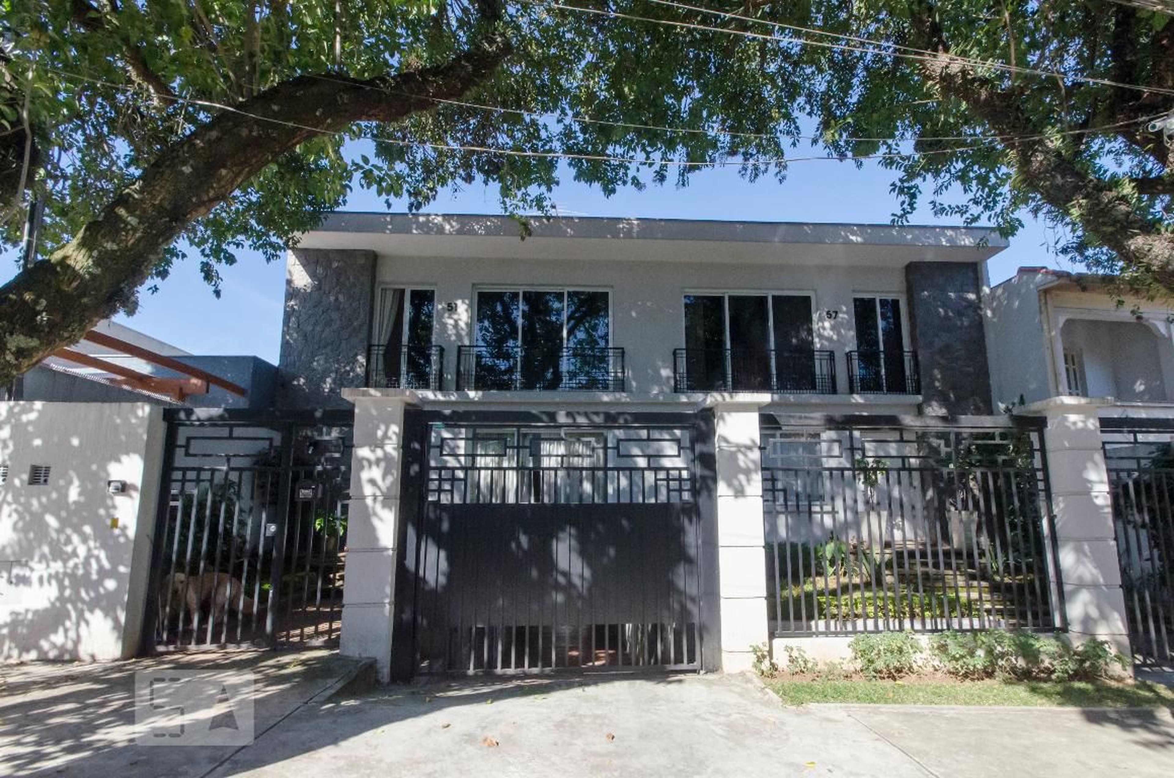 Fachada Condomínio em Rua Eleutério Prado, 51