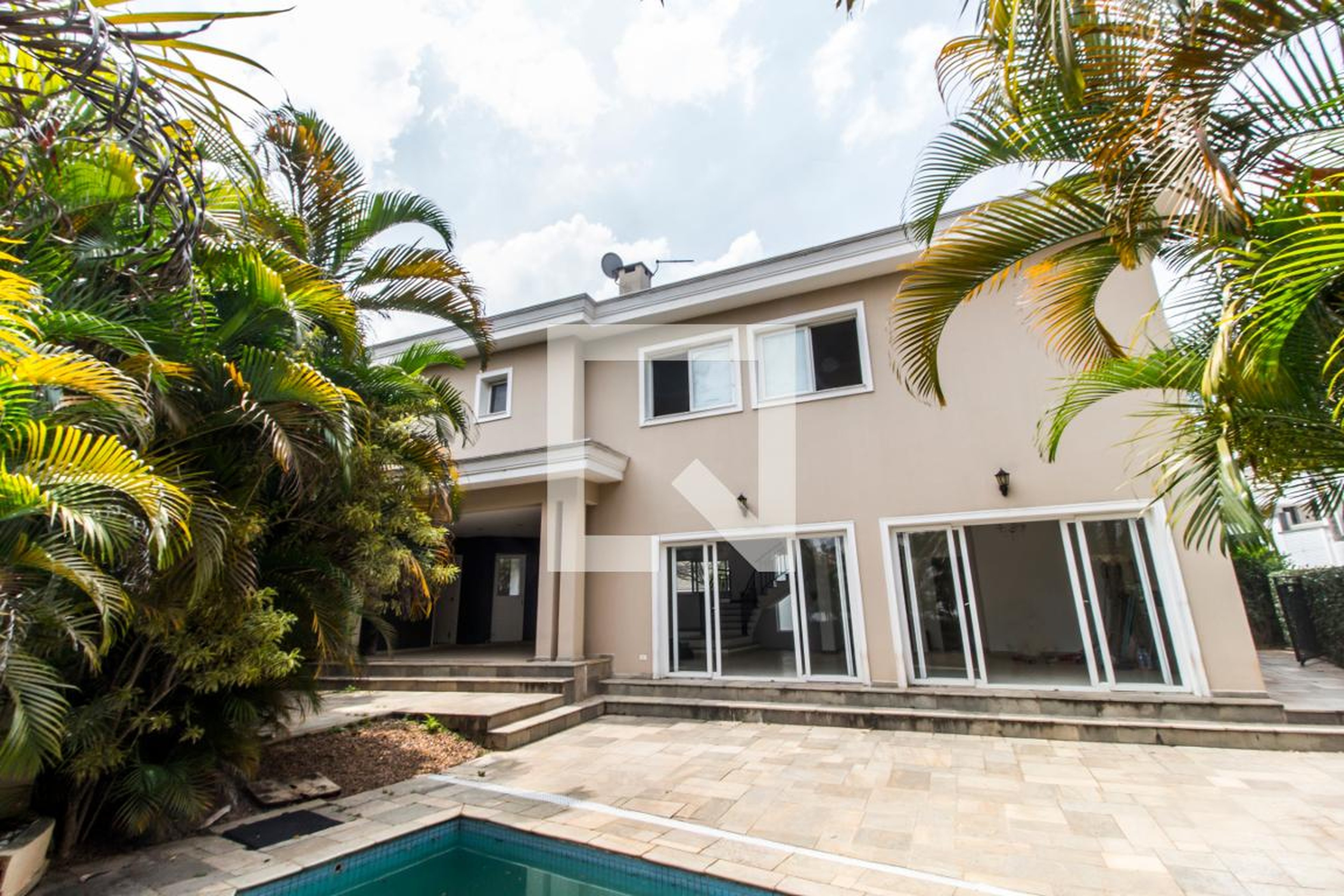 Fachada Condomínio em Alameda Mar Mediterrâneo, 410