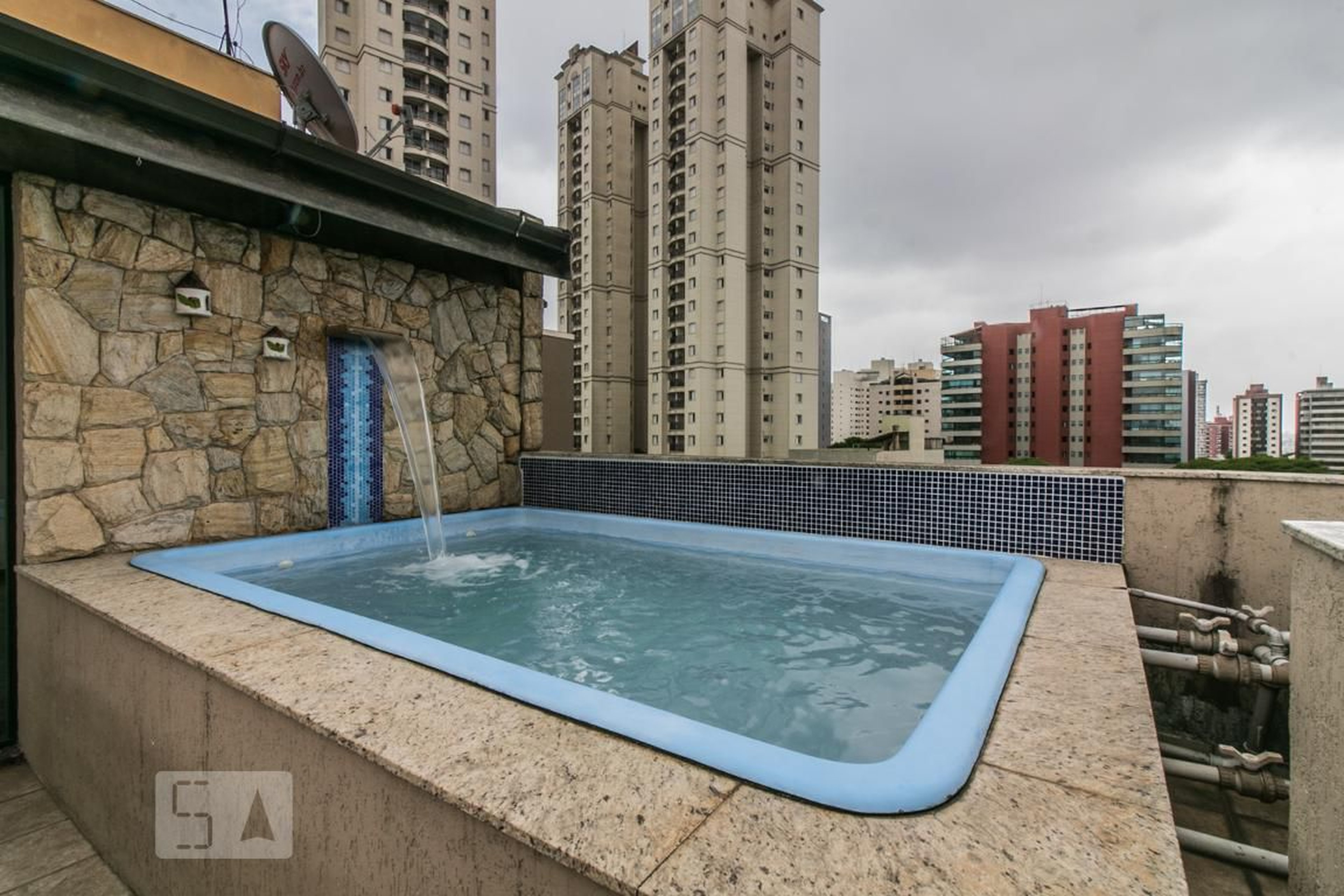 Piscina Condomínio Ana