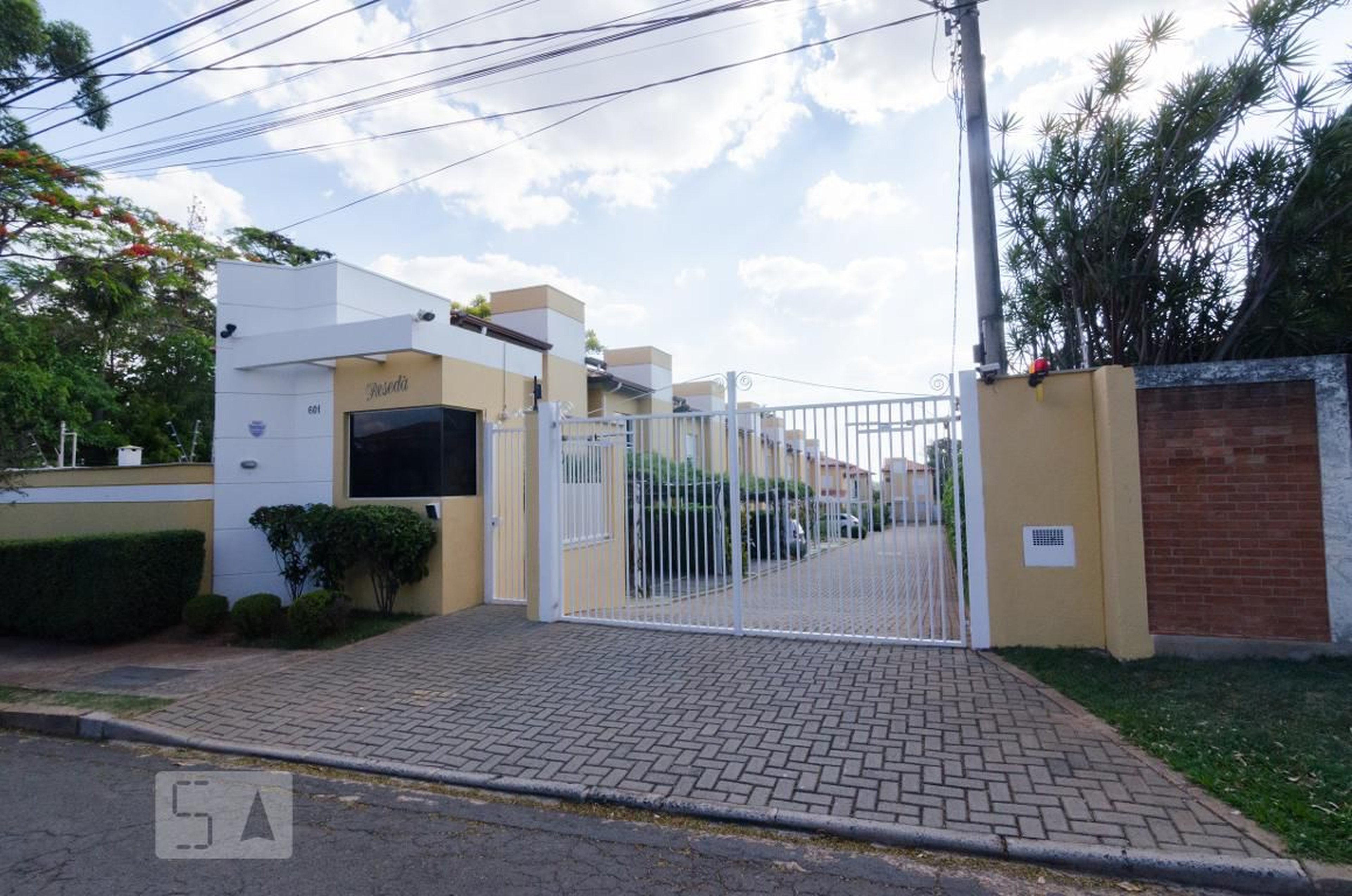 Fachada do condomínio Residencial Resedá