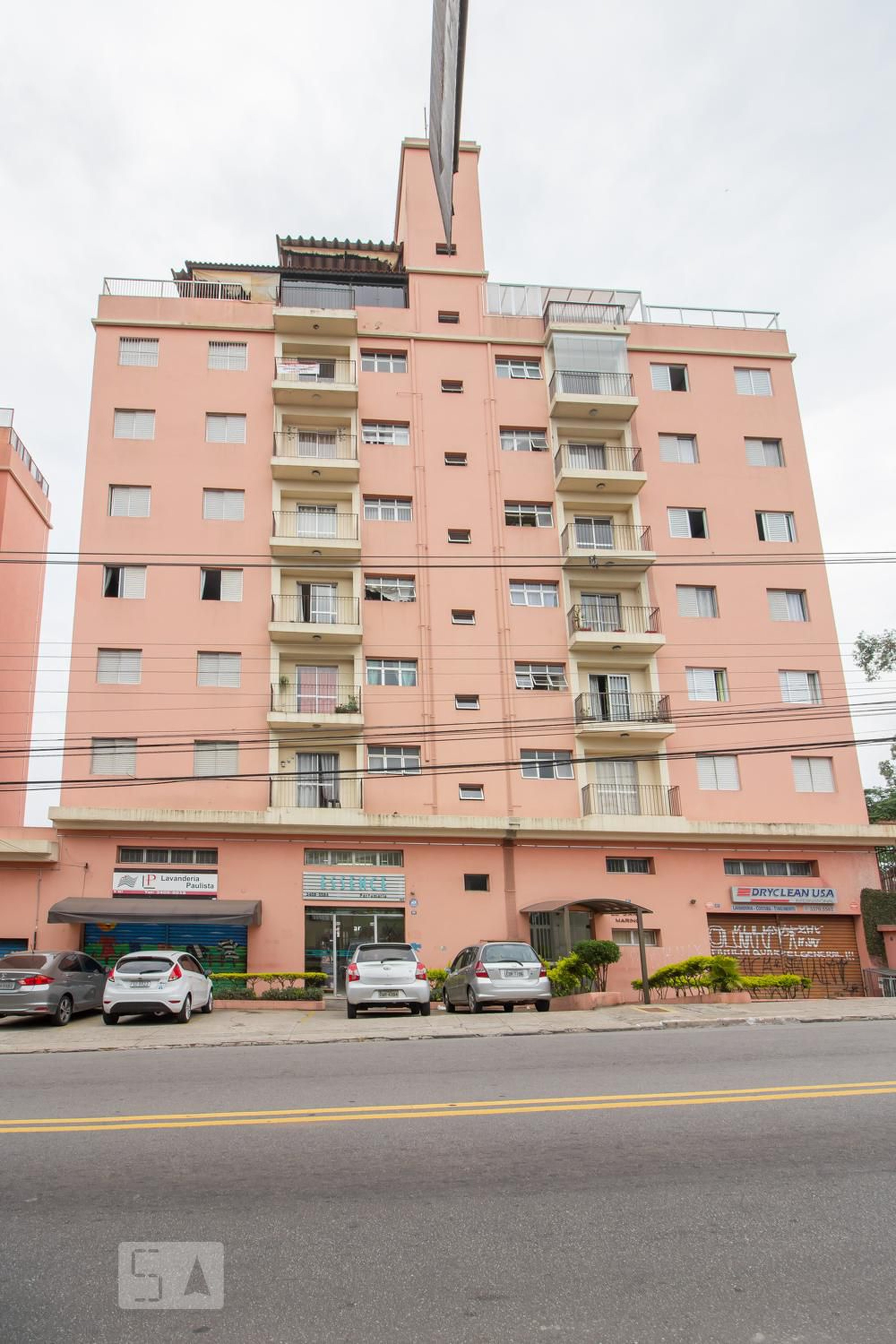 Fachada Condomínio em Rua das Palmeiras, 971