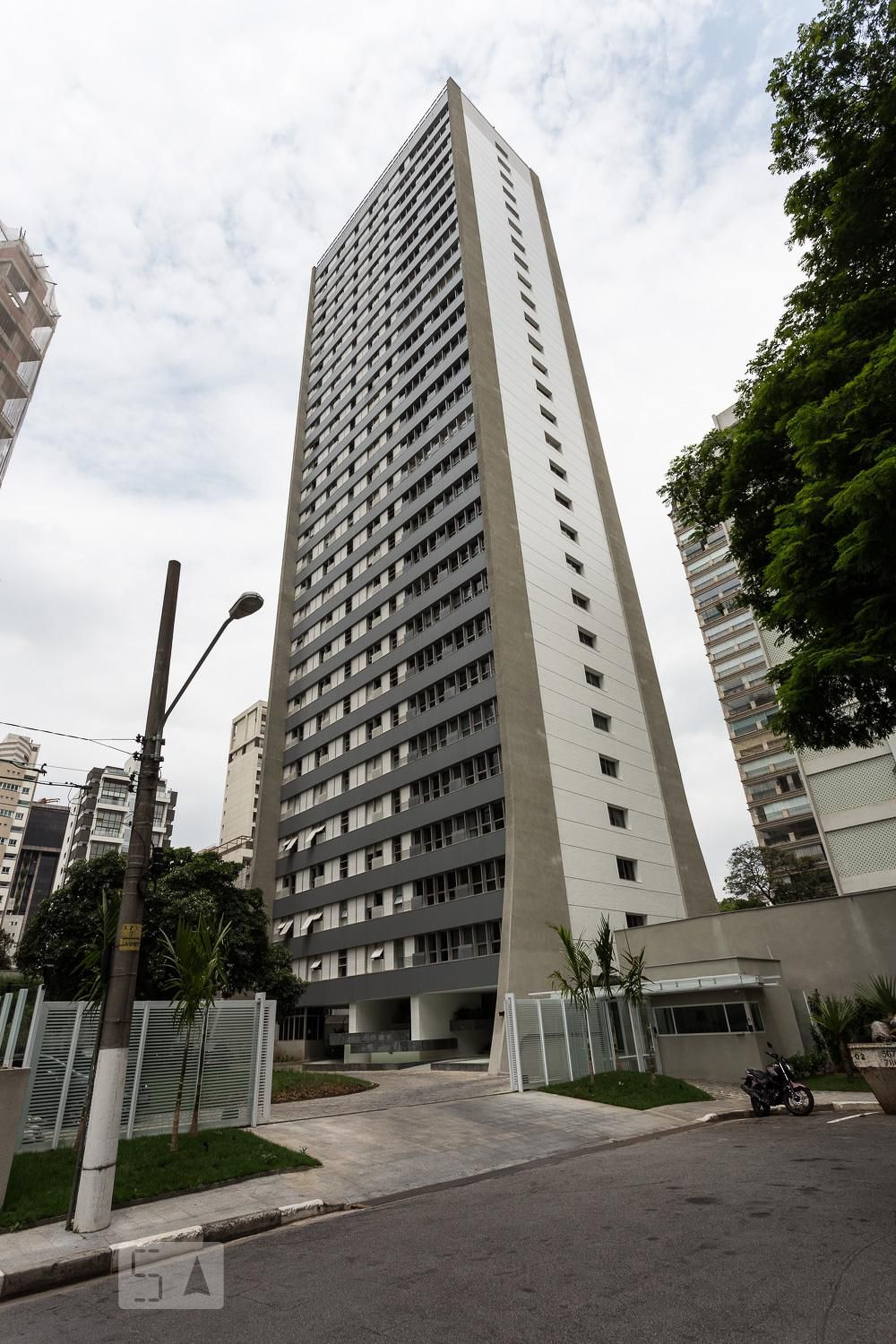 Fachada Condomínio em Rua Jacurici, 55