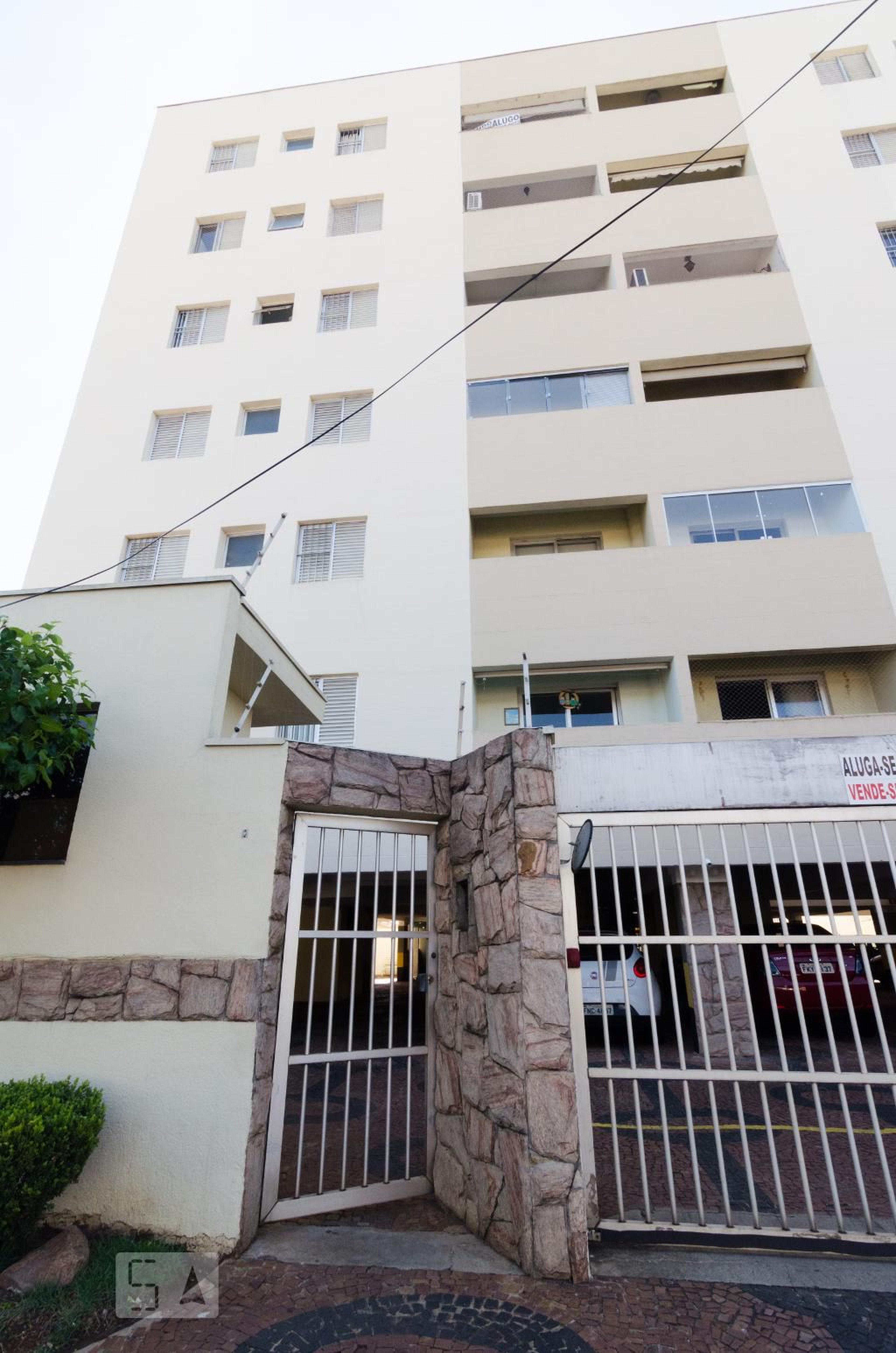 Fachada do prédio Condomínio Fernanda Cristina