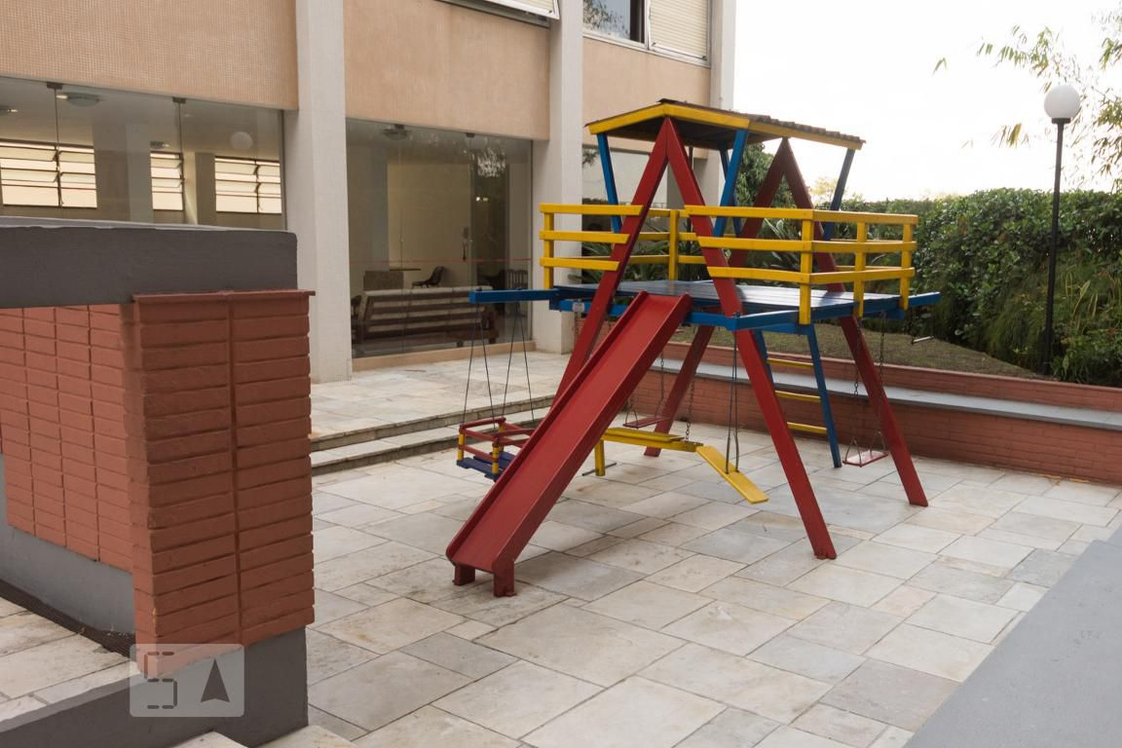 Playground - Edificio Democrata
