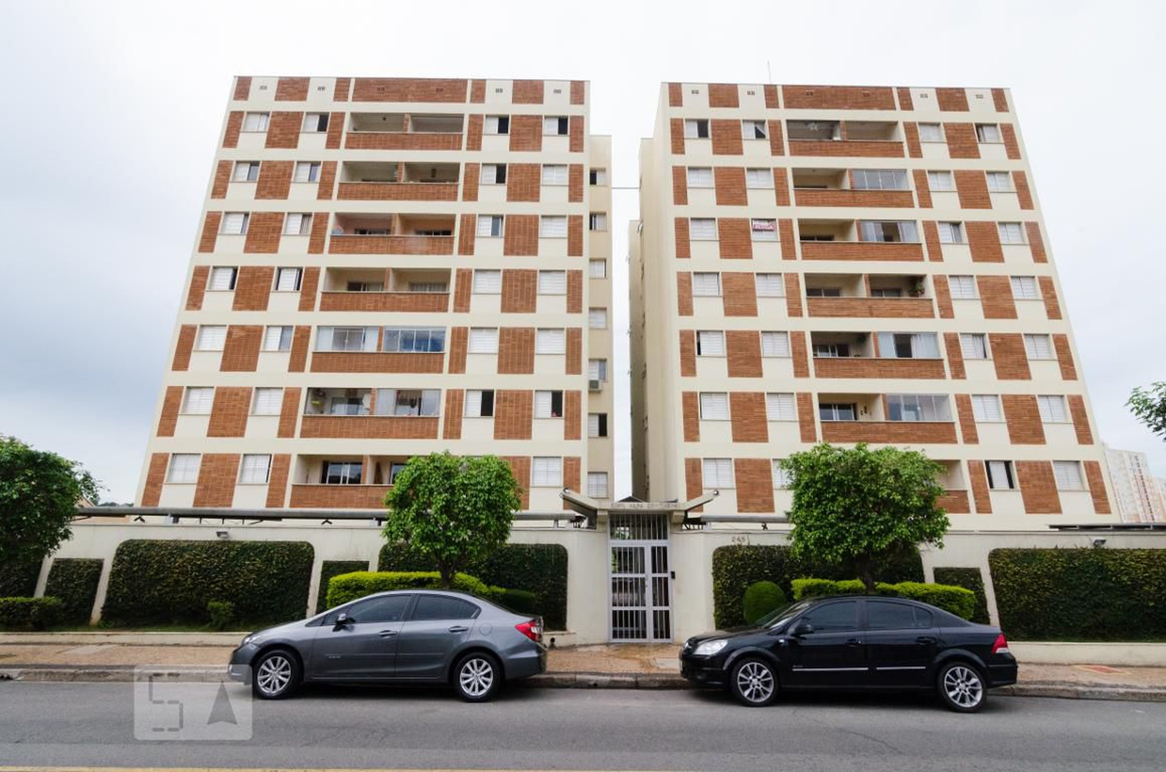 Fachada do prédio Condomínio em Rua Francisco de Assis Pupo, 245