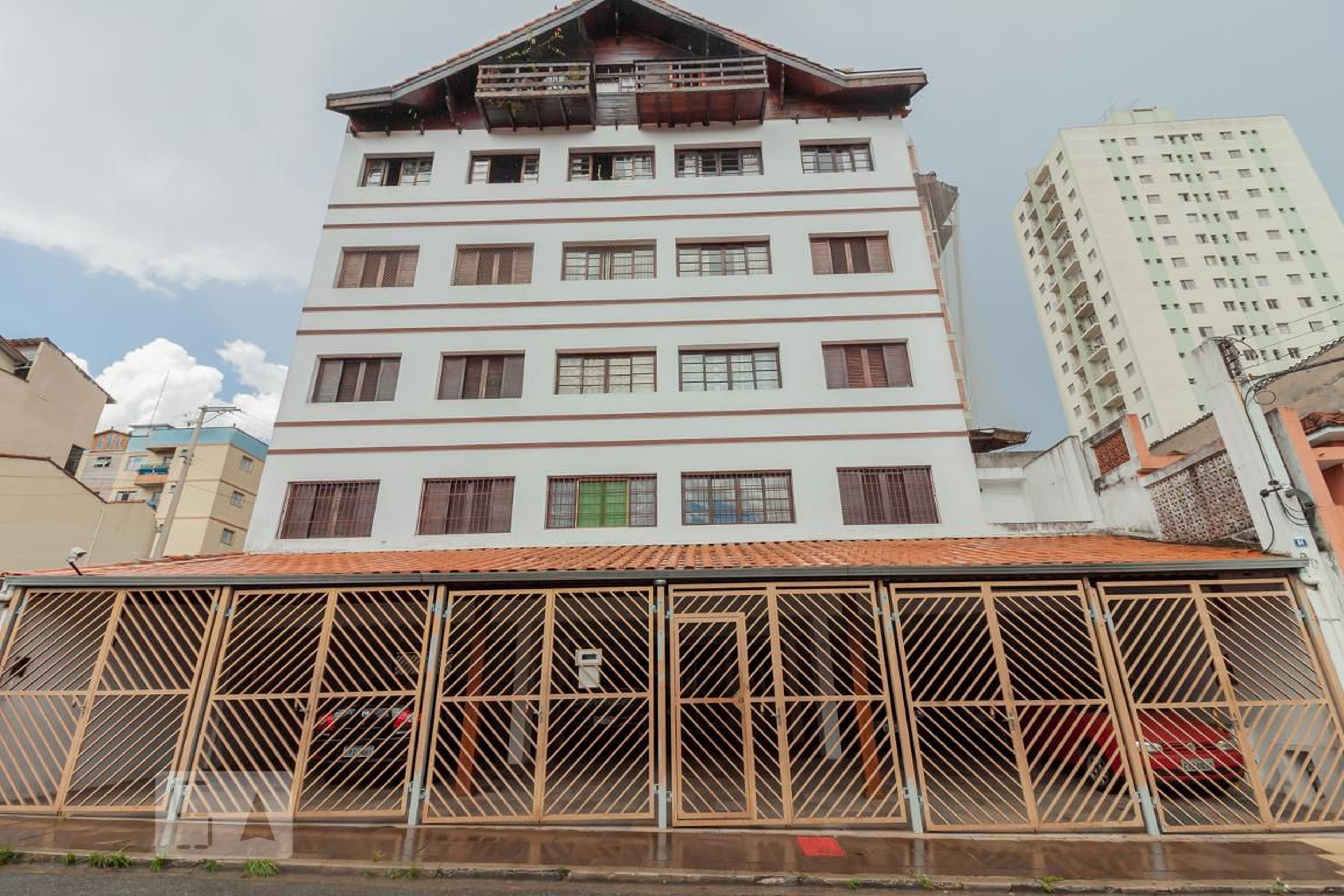 Fachada Condomínio em Rua Evaristo Rodrigues de Arruda, 84