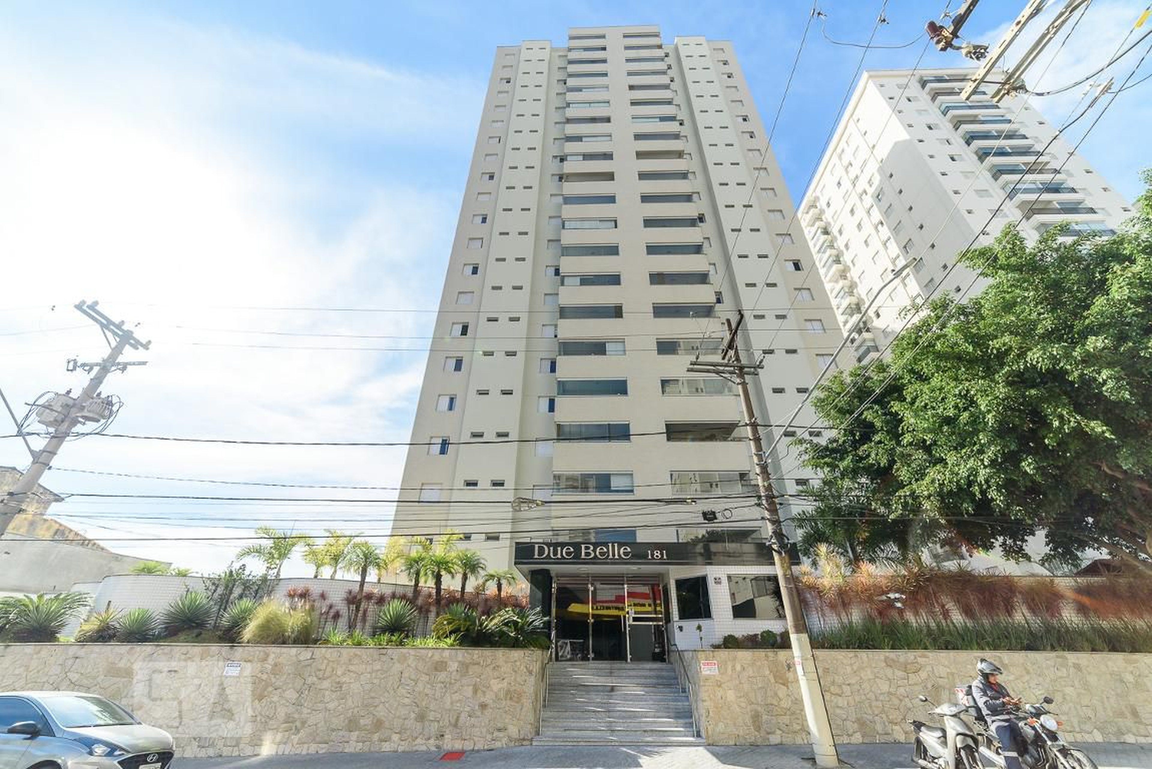 Fachada do Condomínio Condomínio Due Belle