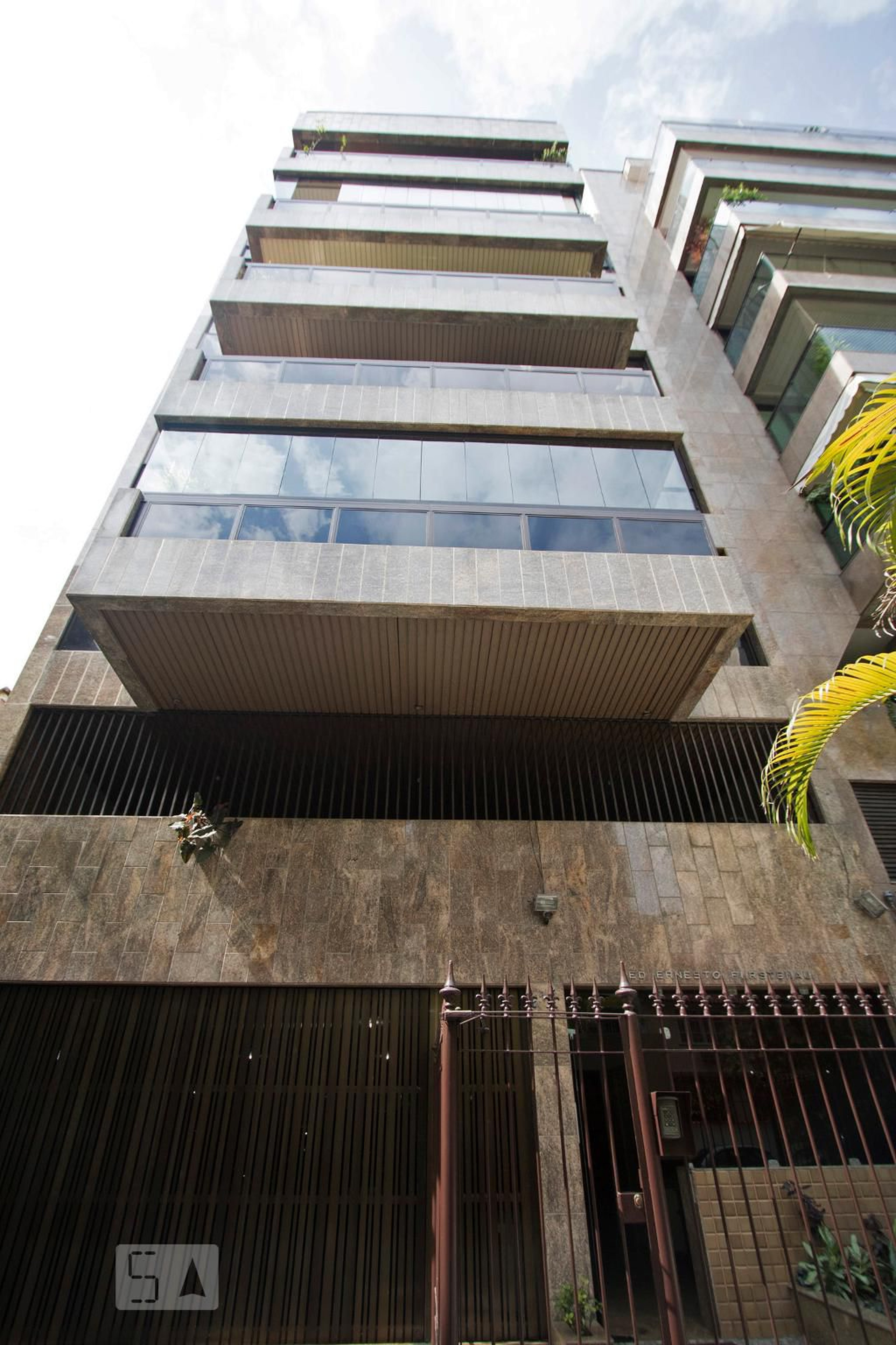 Fachada Condomínio em Rua Barão de Jaguaripe, 238