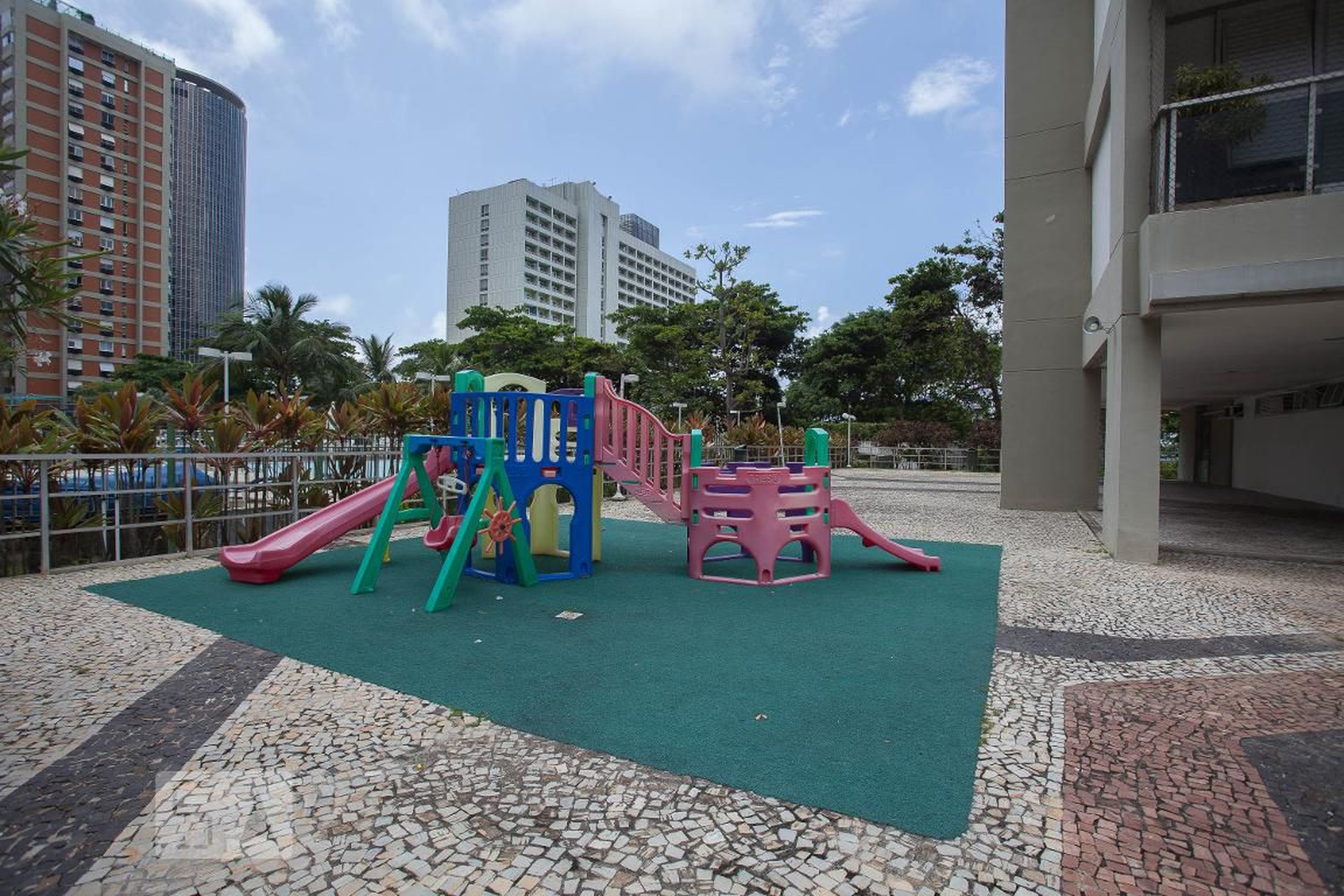 Parquinho - SAO Conrado Freen