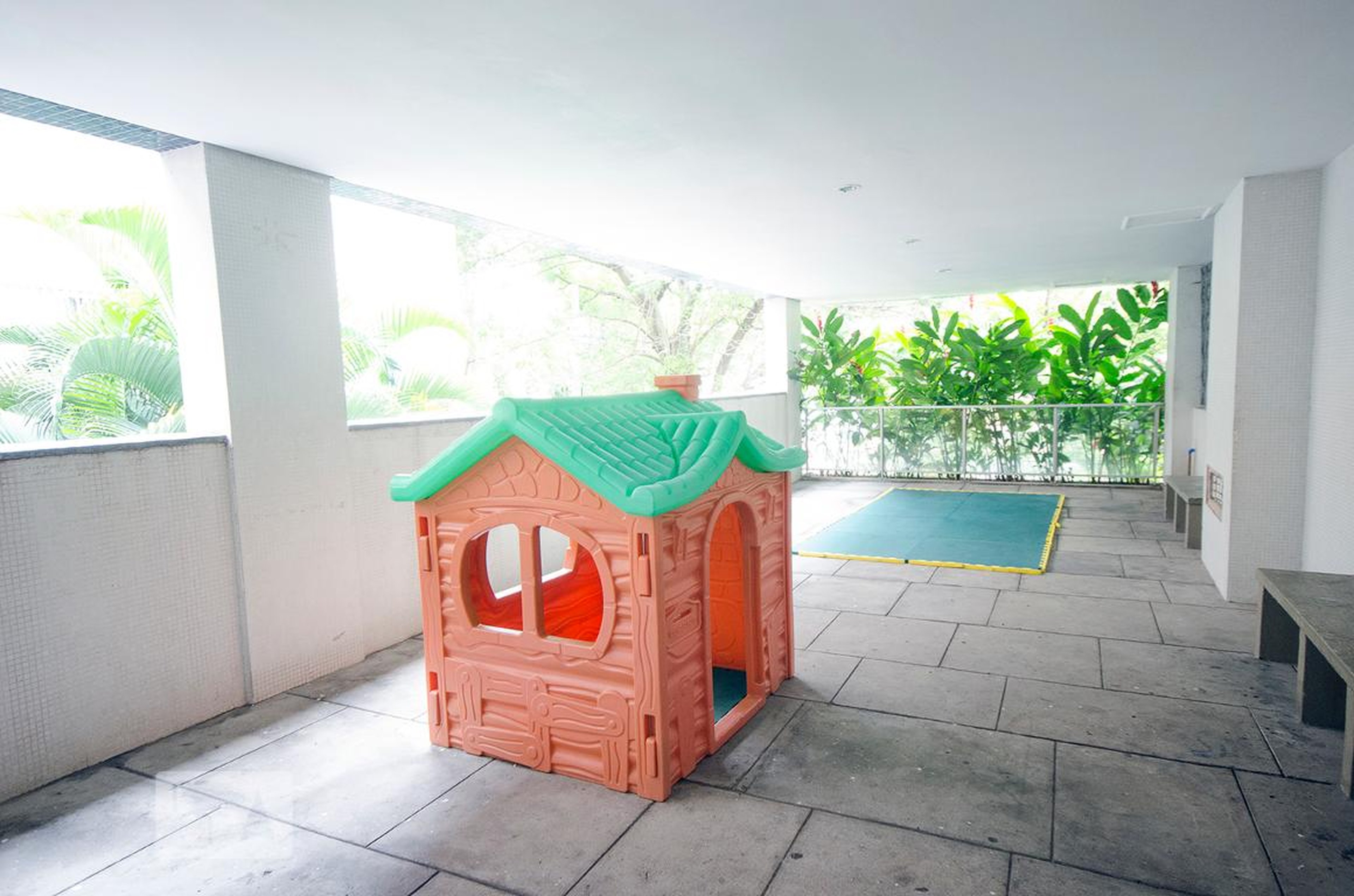 PLAYGROUND - 
