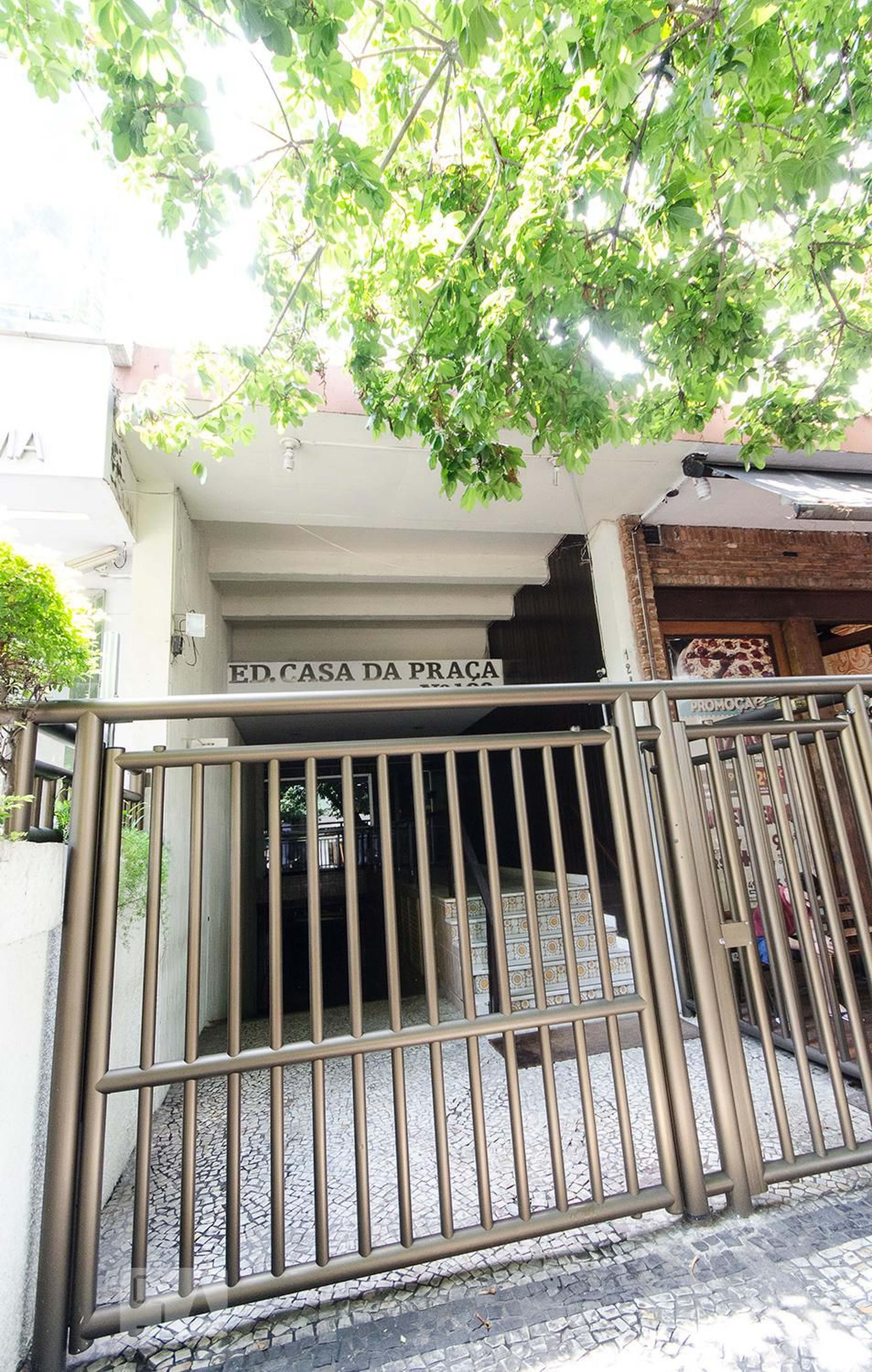 FACHADA Condomínio em Rua Visconde de Pirajá, 128