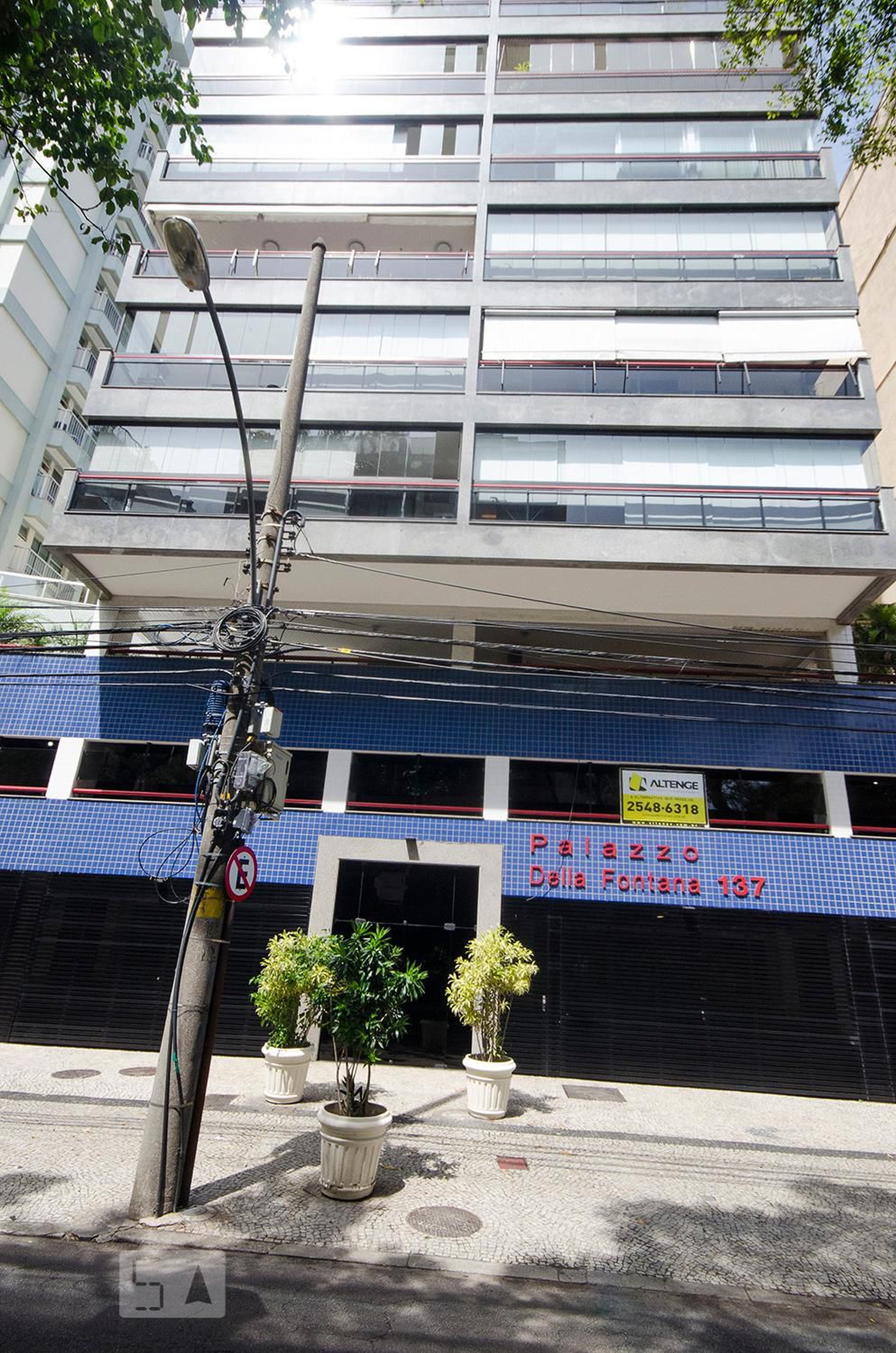 FACHADA Condomínio em Rua Fonte da Saudade, 137