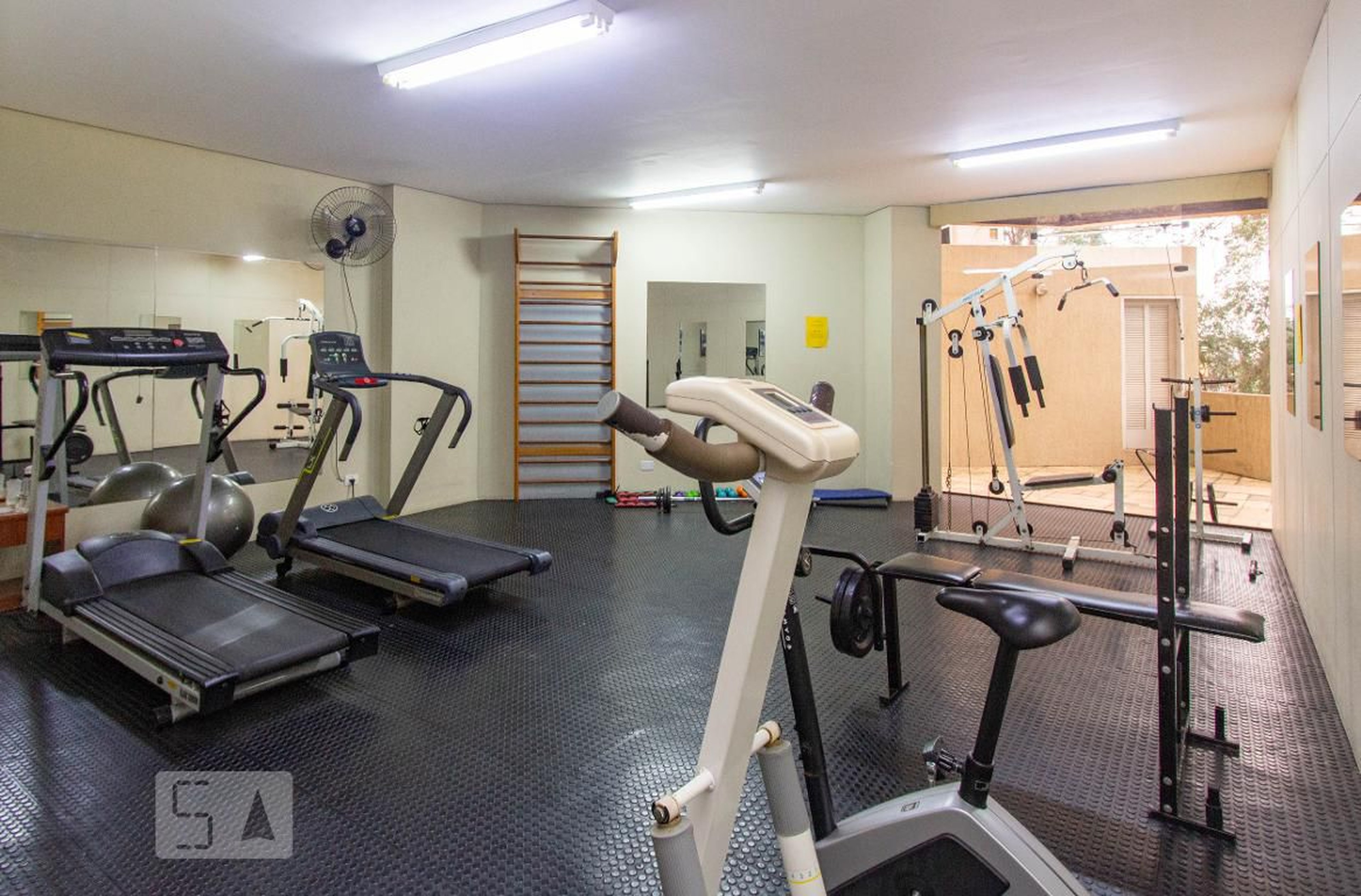 Academia - The Hill Residence