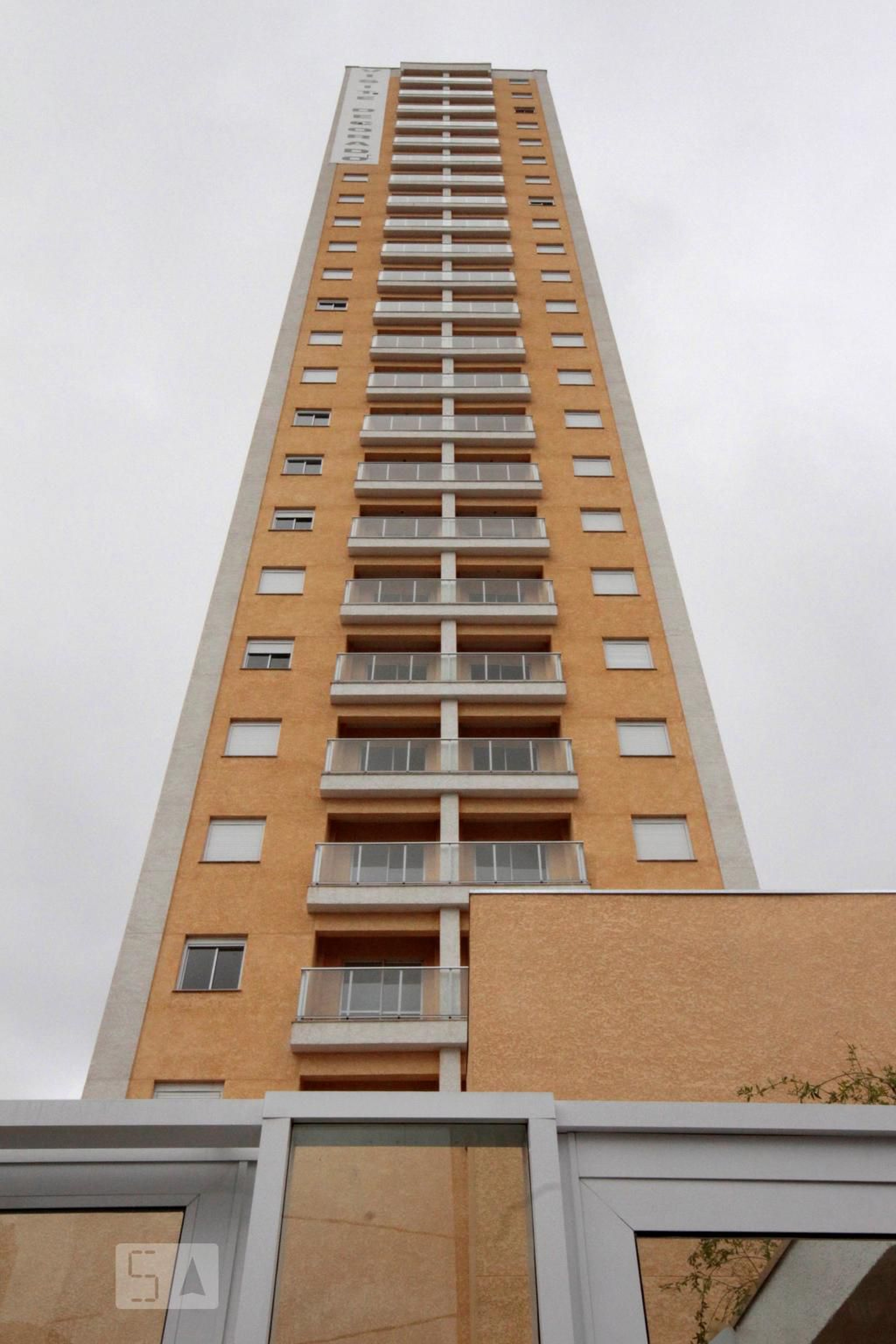 Fachada Condomínio em Rua Pedro Bellegarde, 86