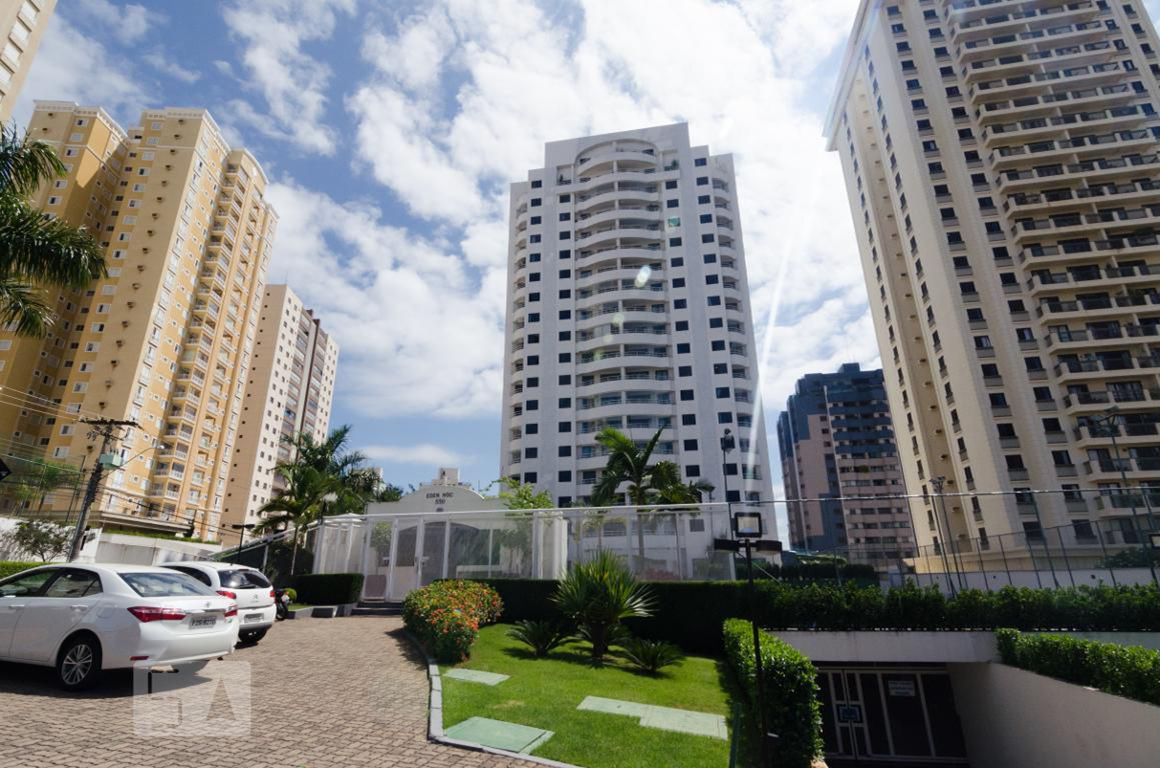 Fachada do prédio Condomínio Eden Roc