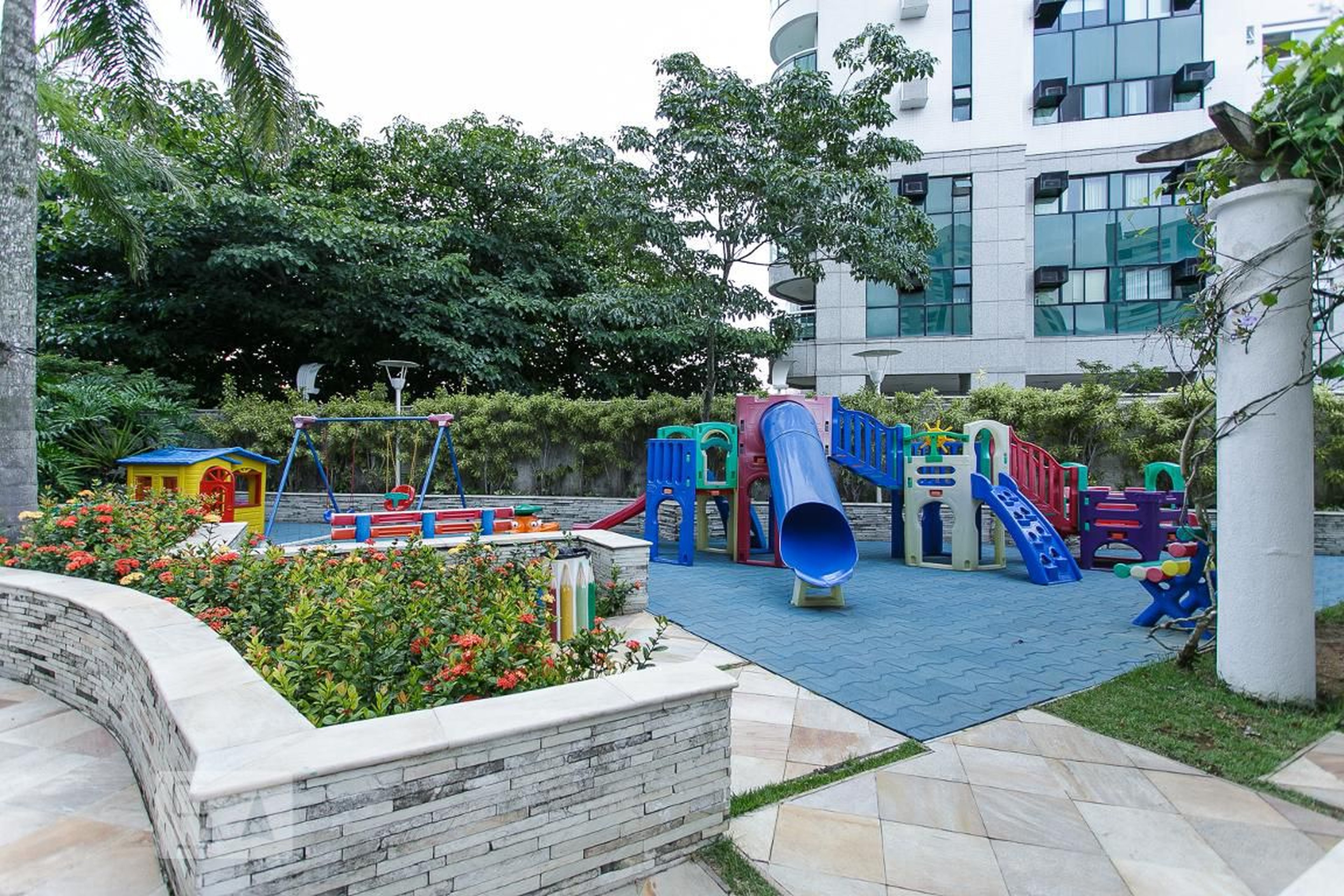 PLAYGROUND - Royal Green