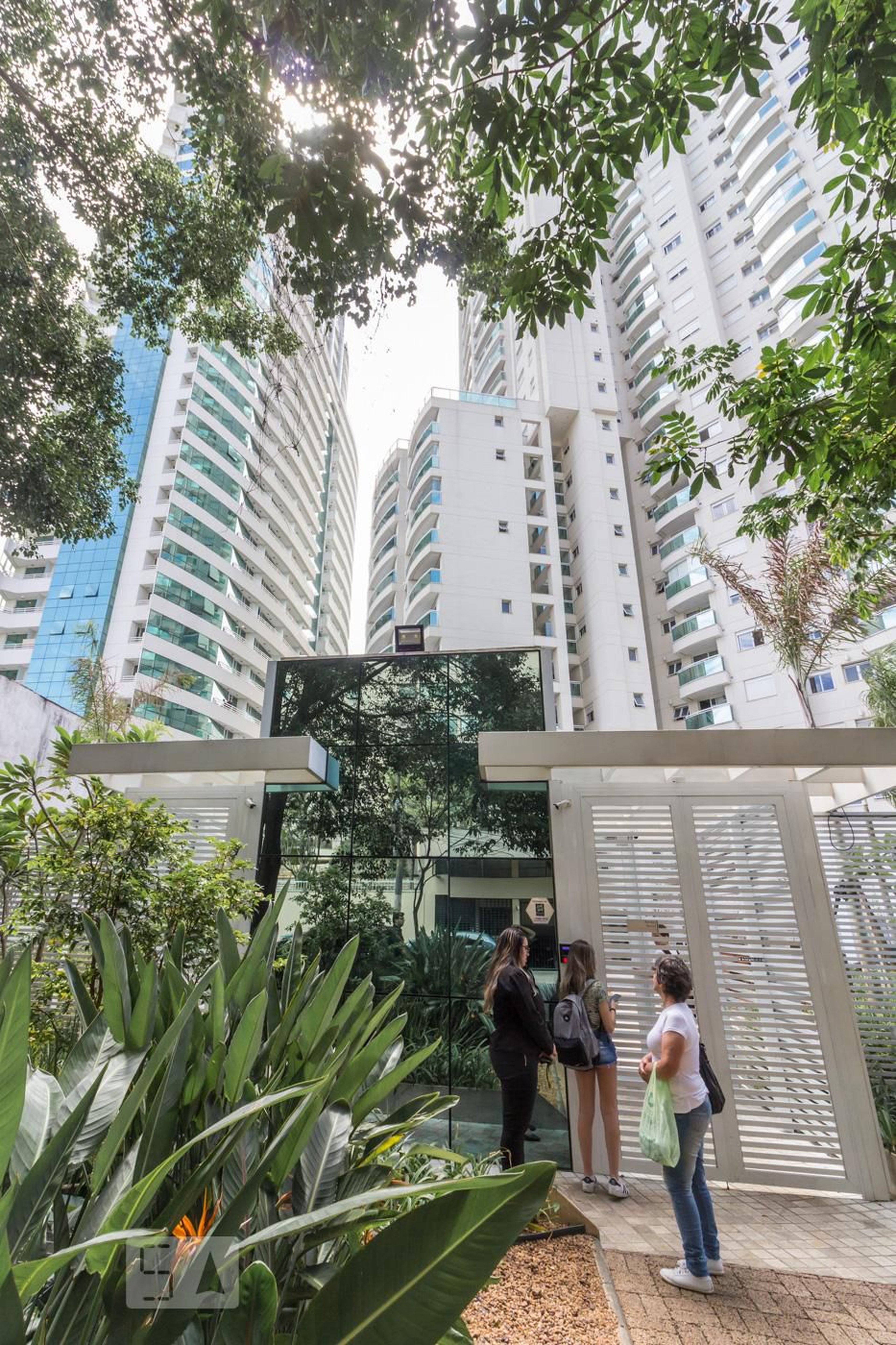 Fachada Condomínio em Rua Caio Prado, 353